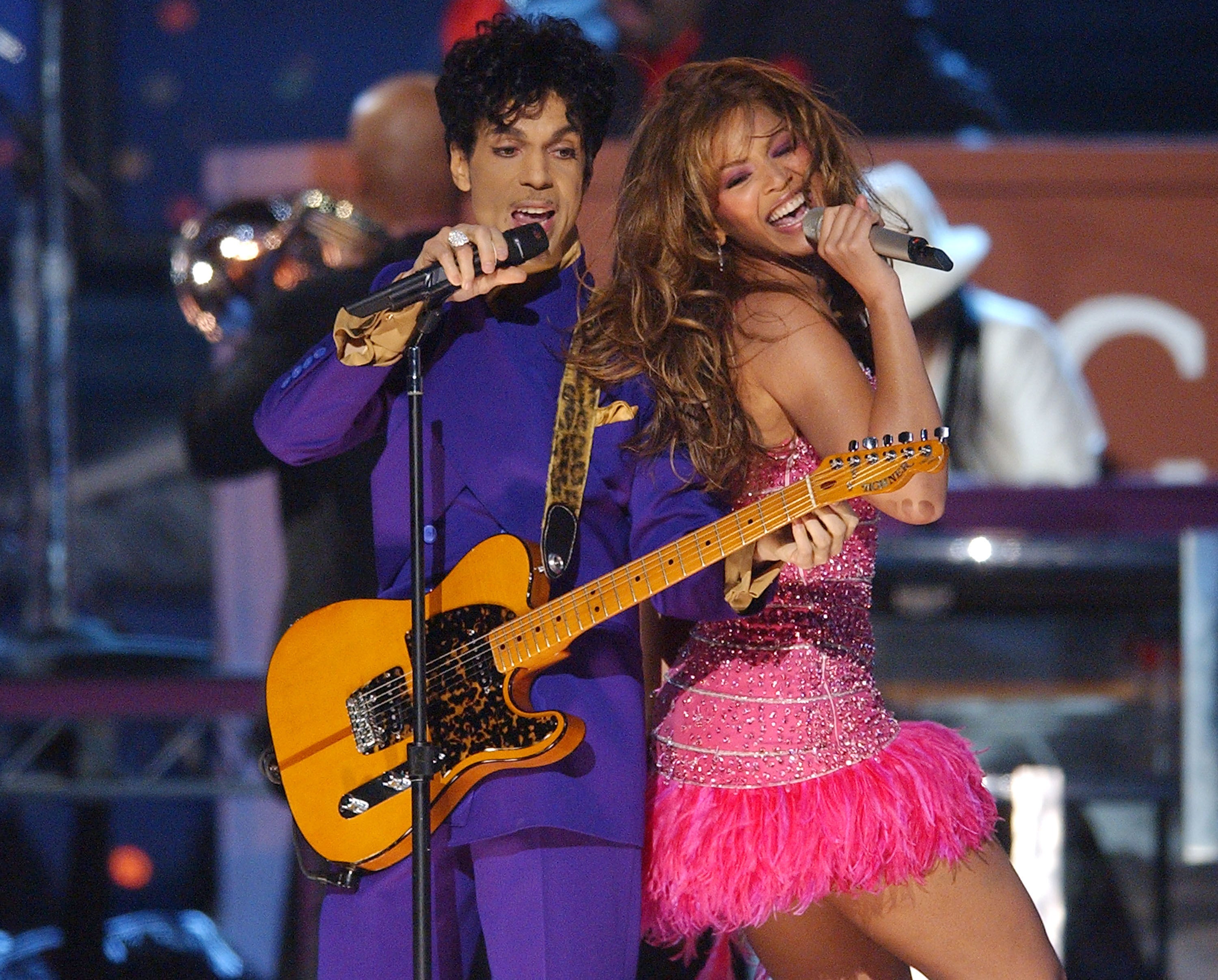 Watch Beyoncé Pay Tribute to Prince with a Cover of ‘The Beautiful Ones’
