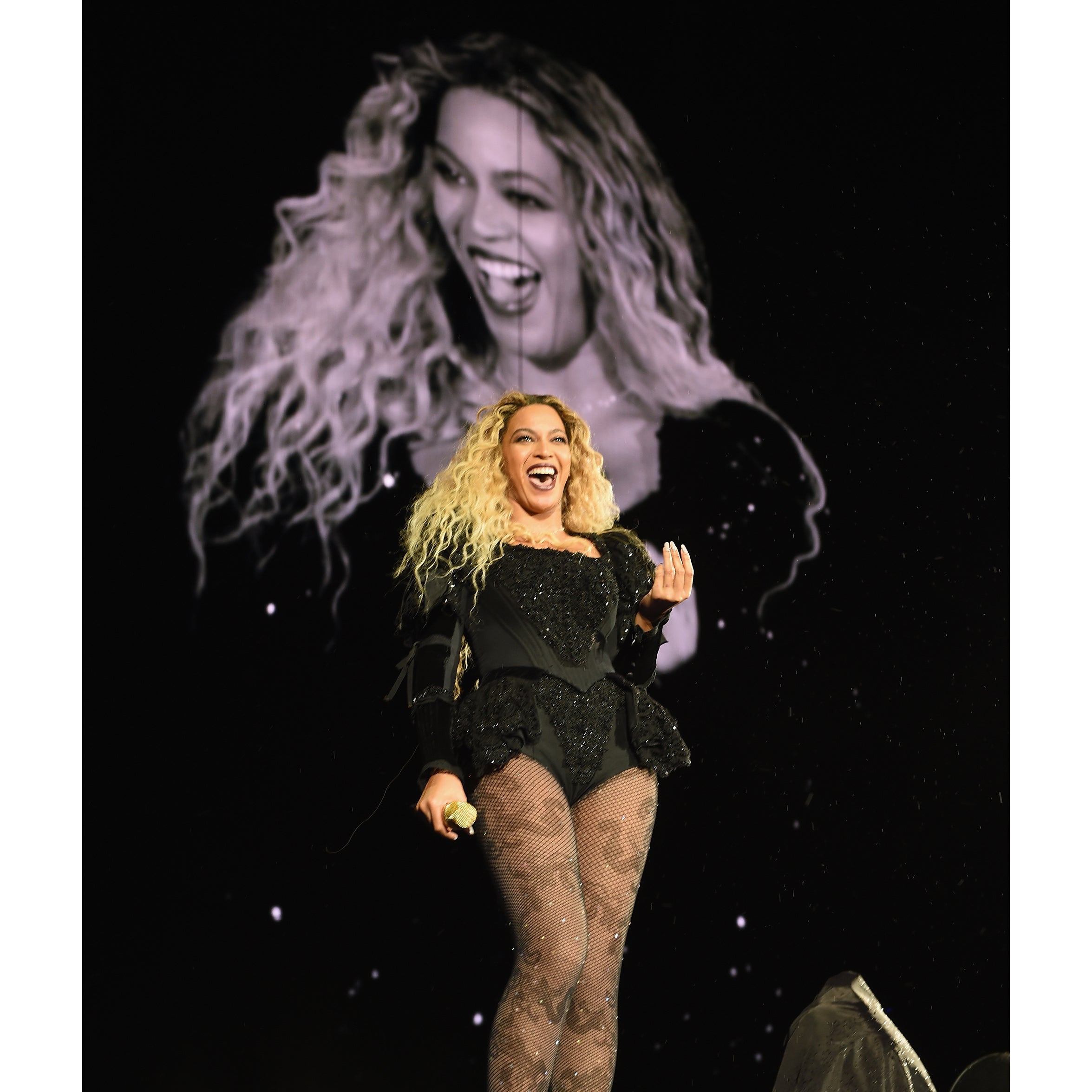 Beyoncé Acknowledges Two Concertgoers Who Rocked Afros 
