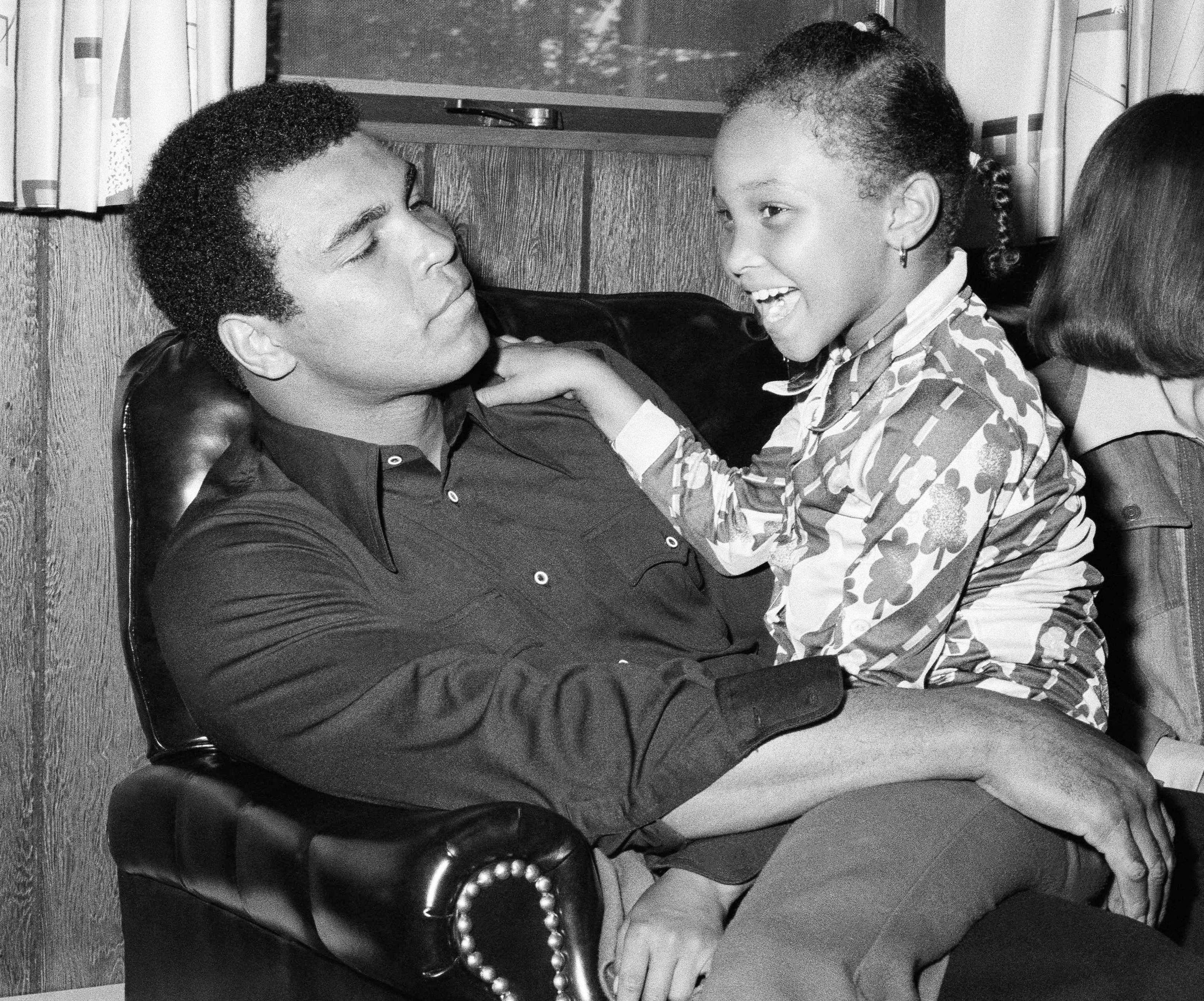 Precious Moments Between Muhammad Ali and His Daughters