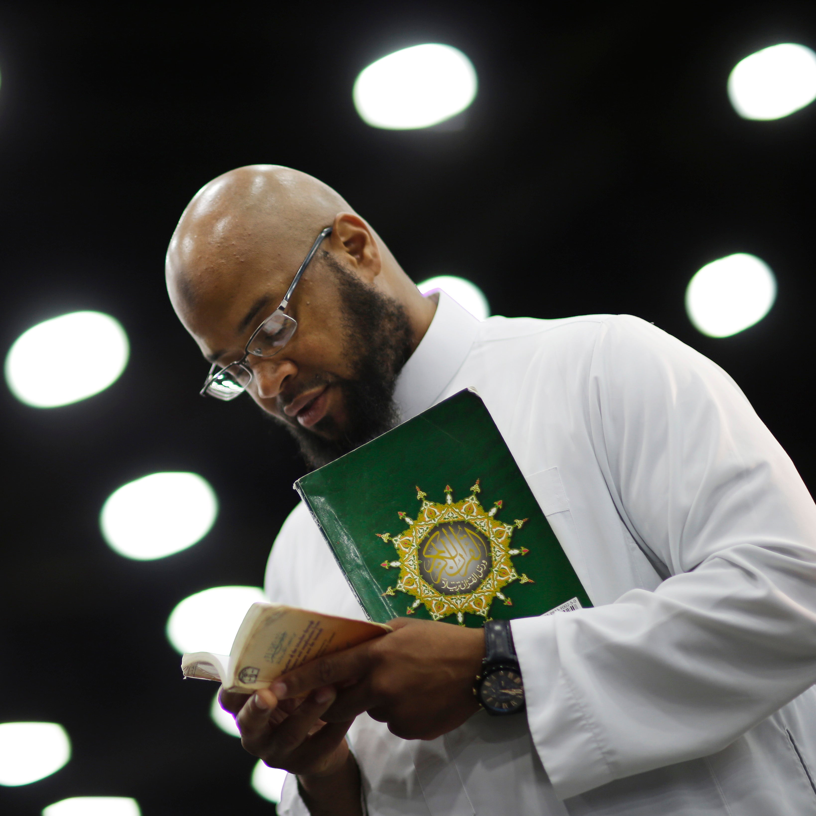 Muhammad Ali Honored In a Traditional Islamic Service 
