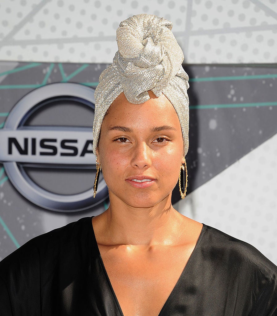 Alicia Keys Continues Her #NoMakeup Pledge at the 2016 BET Awards