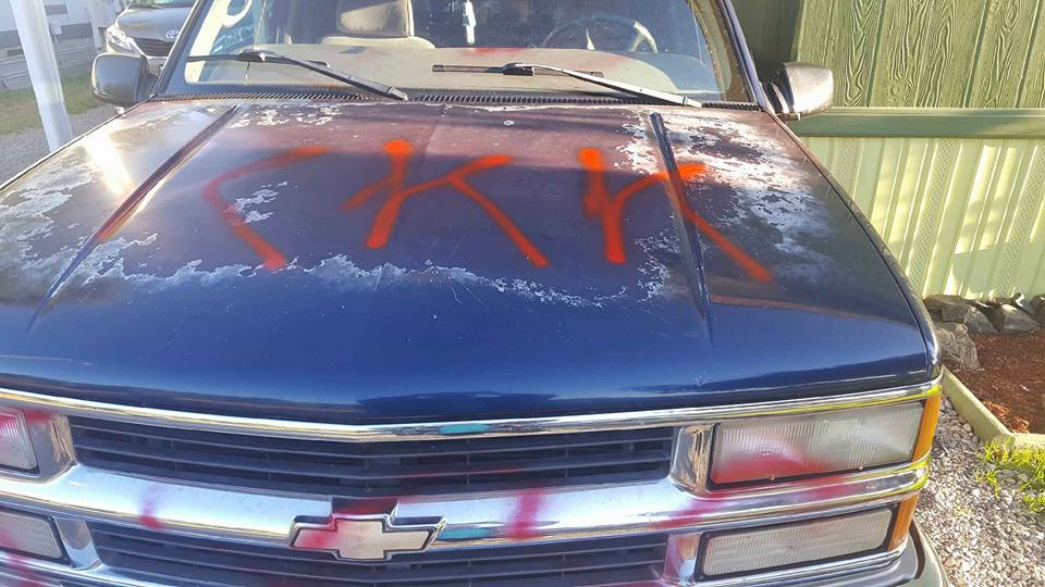 Neighbors Step in to Clean Up 'KKK' Graffiti Before Family Returns From Vacation
