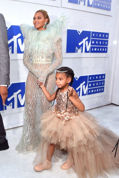 Beyoncé & Blue Ivy Are Braided Beauties On The VMAs Red Carpet