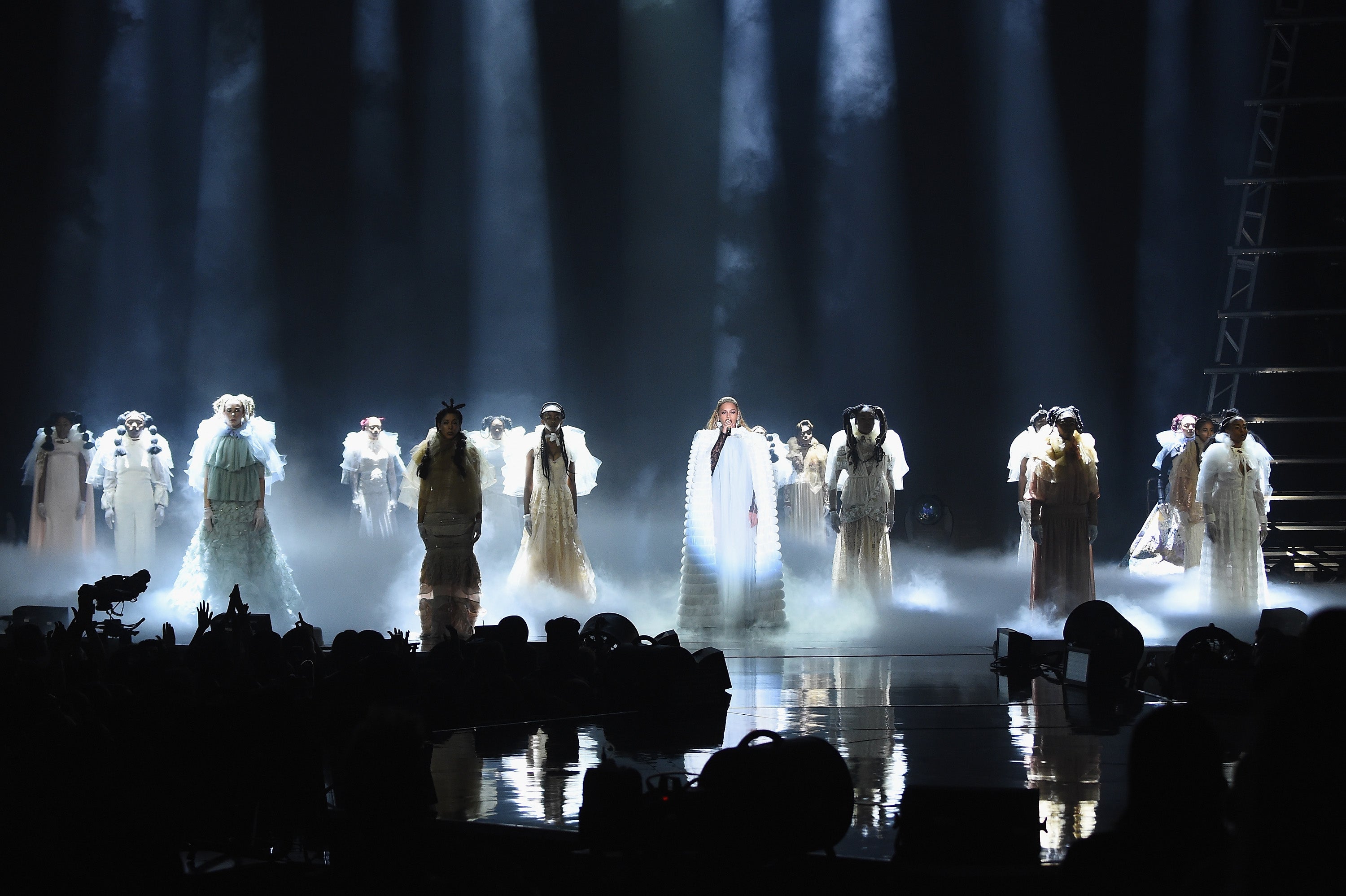 Every Single Look From Beyoncé's Showstopping VMAs Performance 
