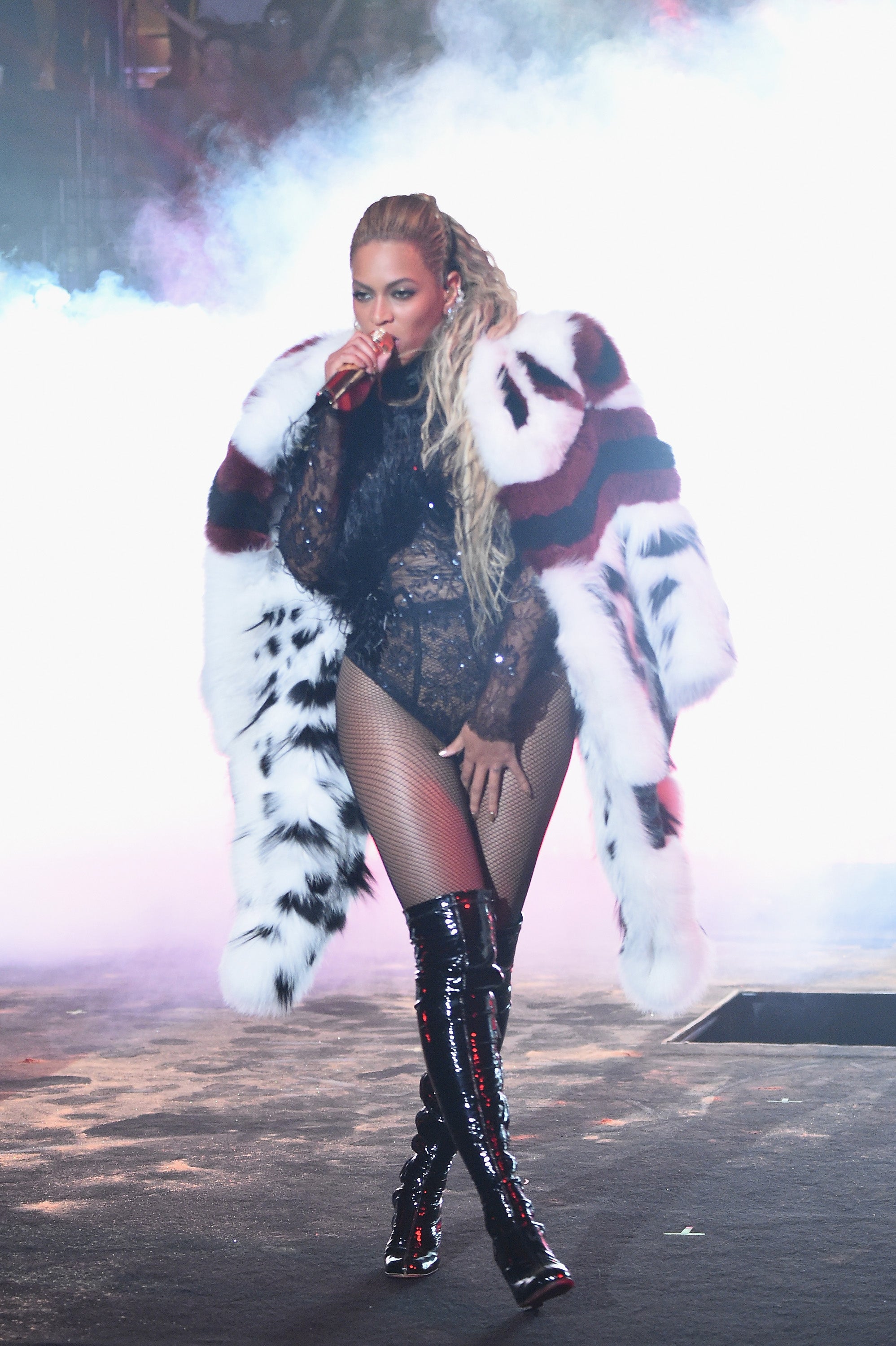 Every Single Look From Beyoncé's Showstopping VMAs Performance 
