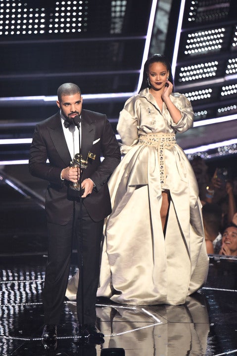 Rihanna Admits That Drake’s Declaration Of Love For Her In VMA Speech Made Her Really ‘Uncomfortable’