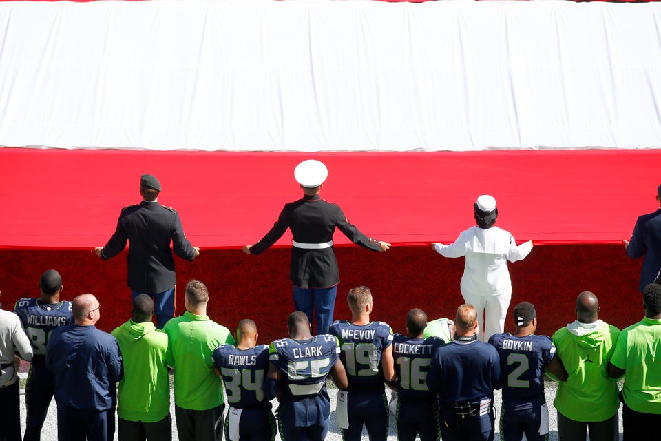 Not Everyone Was Impressed By The Seattle Seahawks’ National Anthem Demonstration