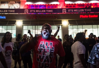 44 Harrowing Photos That Show The Pain and Hope Of The Charlotte Protests