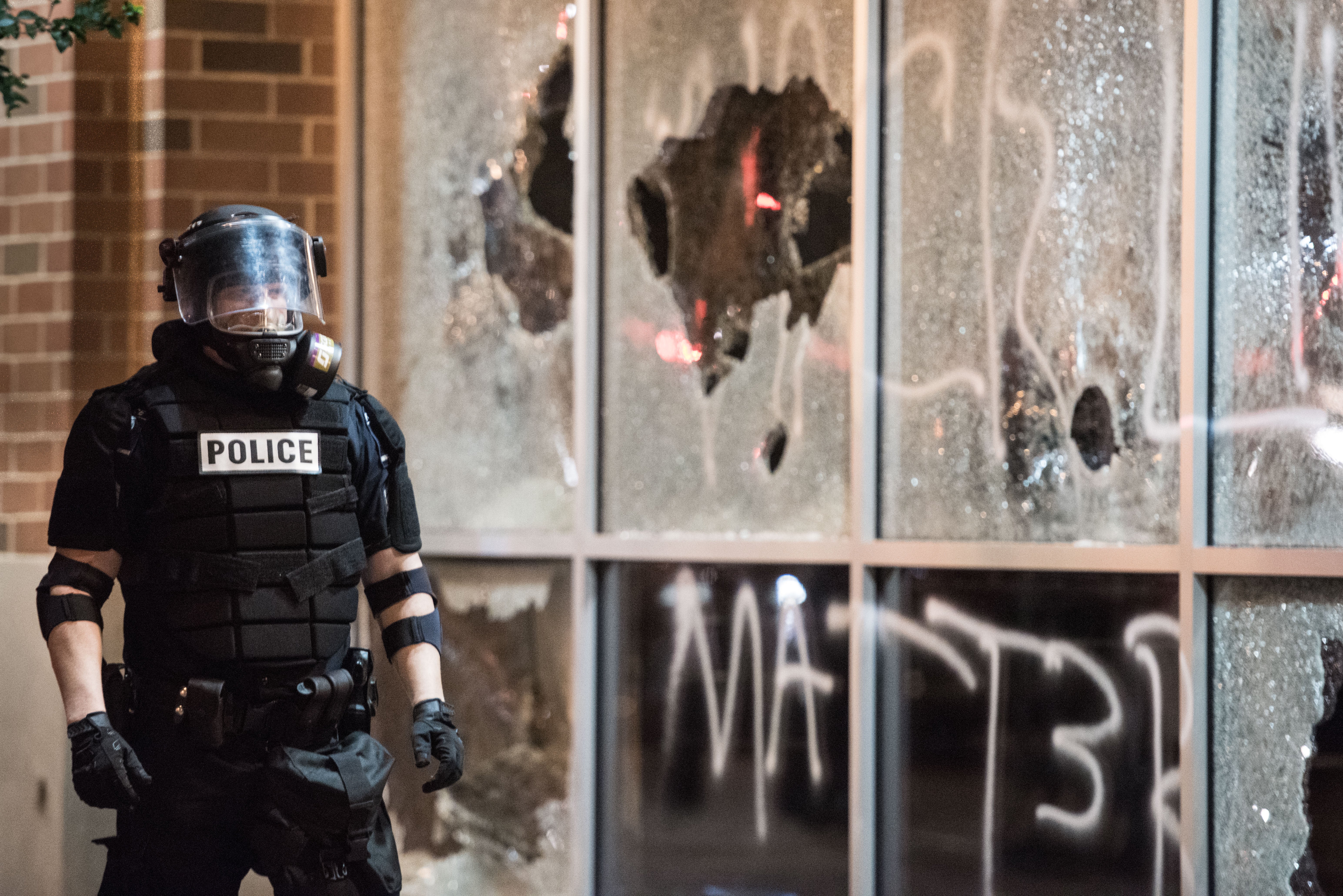 44 Harrowing Photos That Show The Pain & Hope Of The Charlotte Protests
