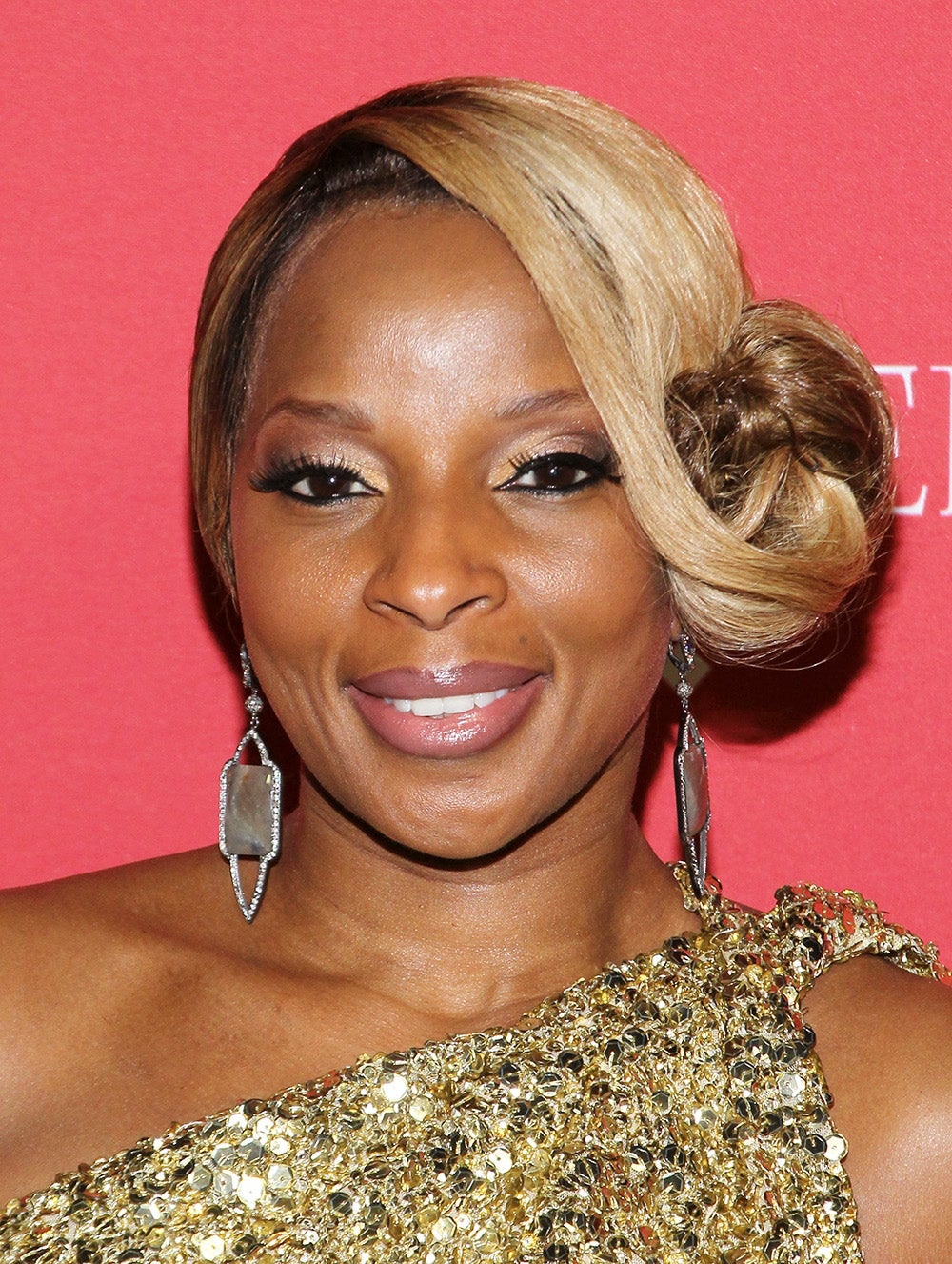 Mary J. Blige's Hillary Clinton Interview Clip Is A Reminder Of Her Most Epic Hair Moments
