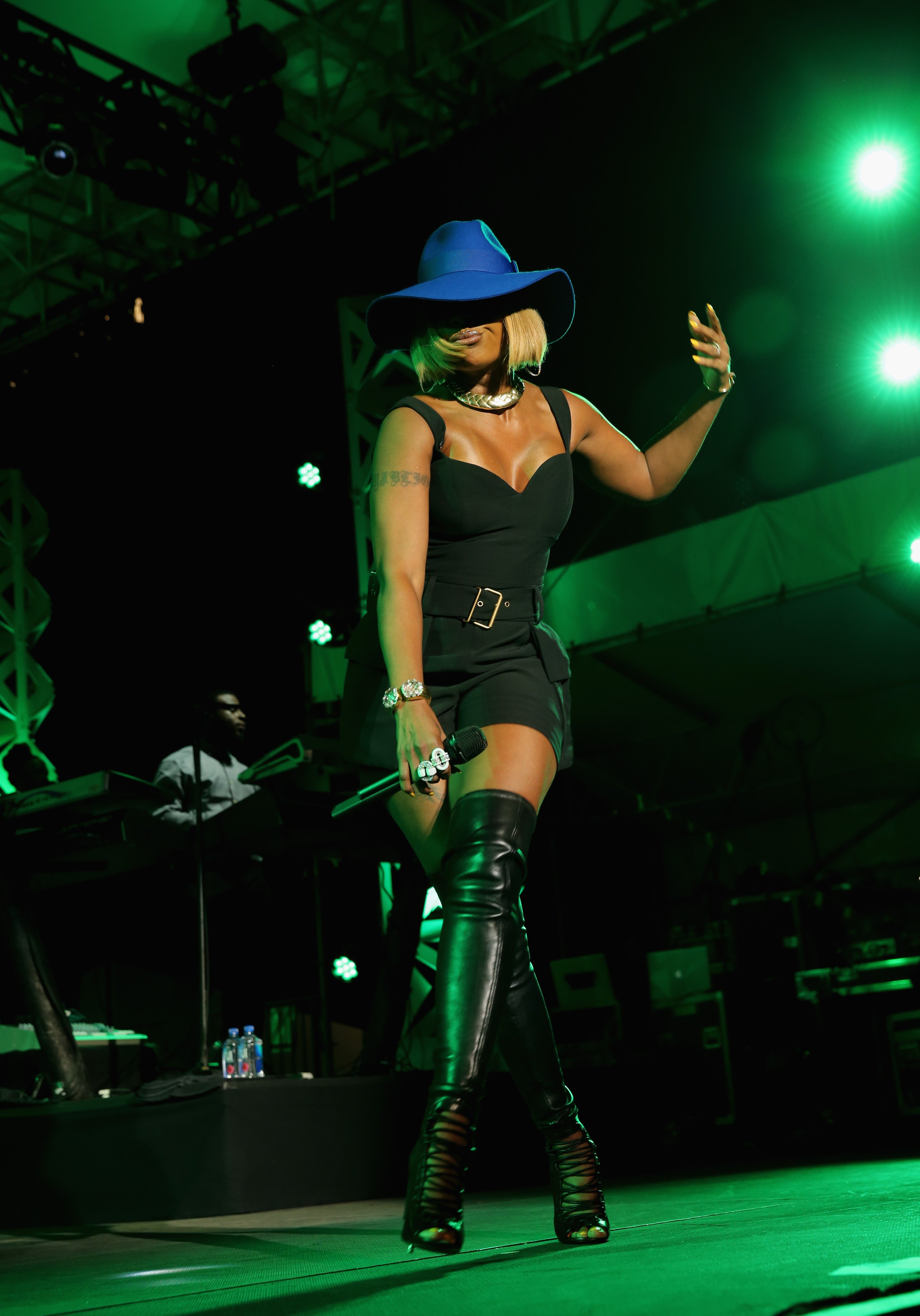 Mary J. Blige's Best Knee-High Boots of All Time: Photos