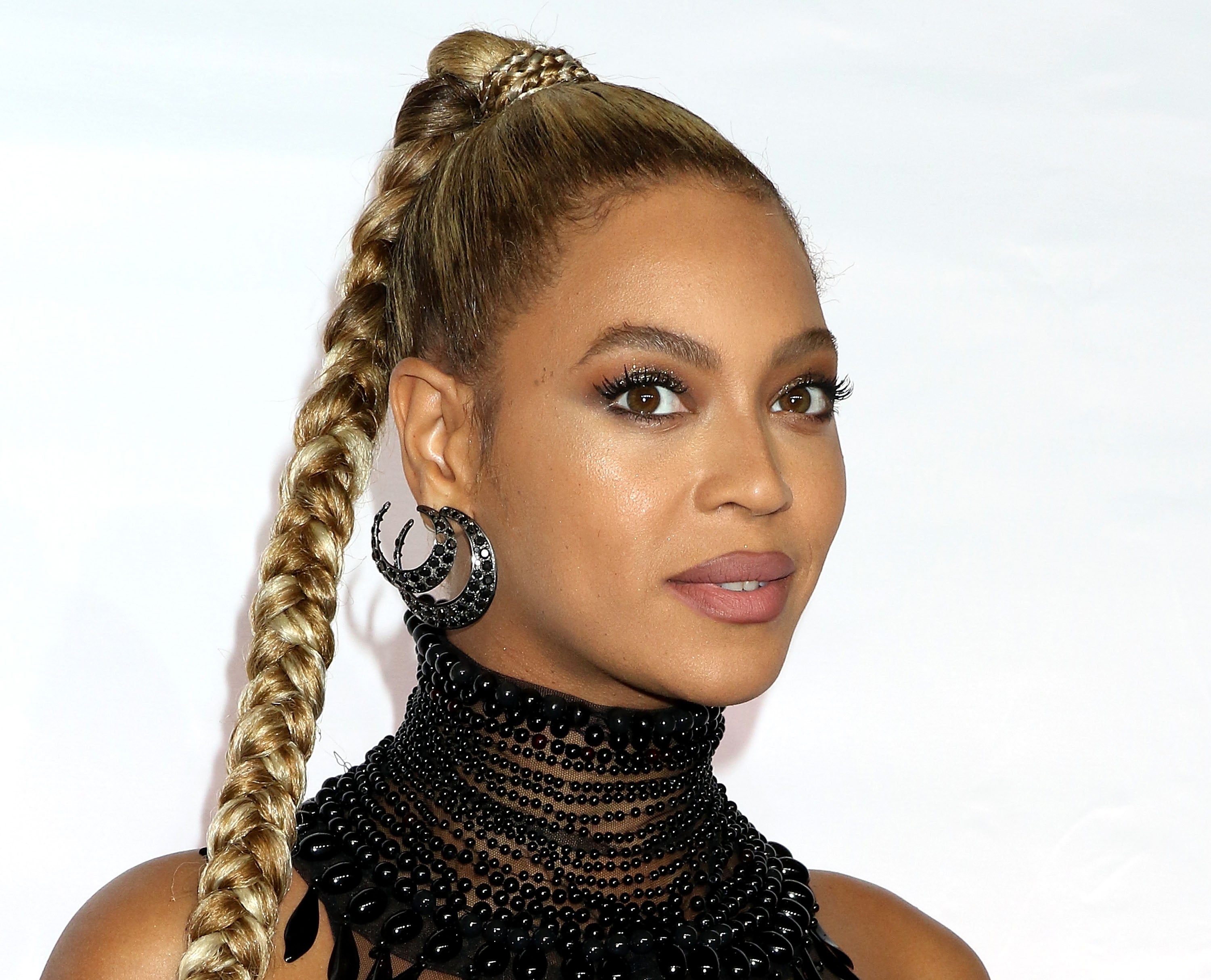 9 Must See Photos Of Beyoncé 's Epic Braid At Tidal x 1015
