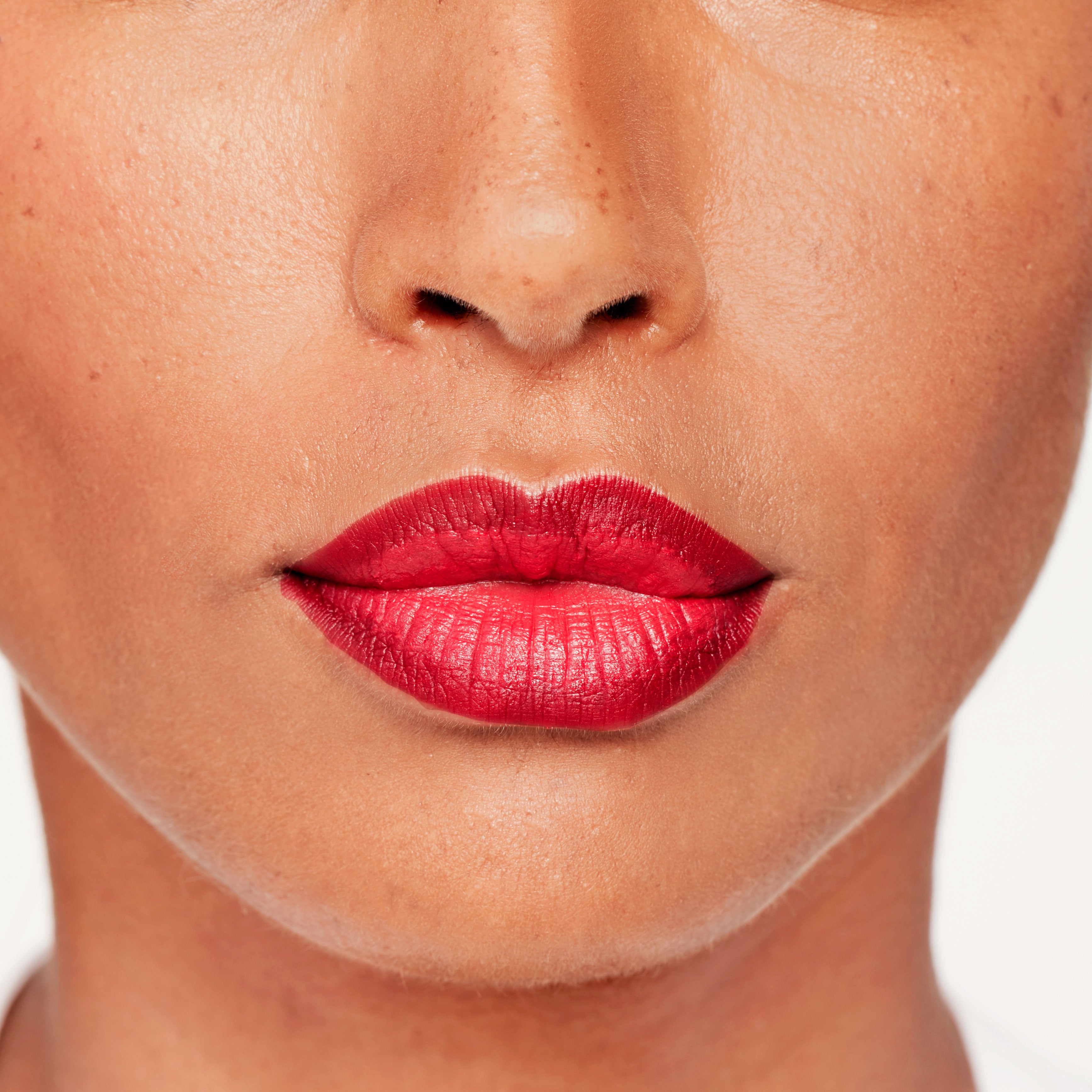 Learn How To Contour Your Eyes and Lips With Our Step by Step Guide
