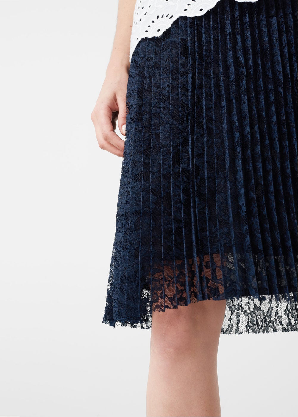 You’ll Love These 10 Pleated Skirts for Fall
