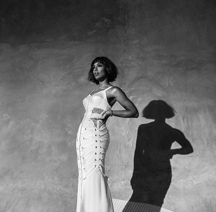 It's Official! Kelly Rowland Needs A Modeling Contract Now 
