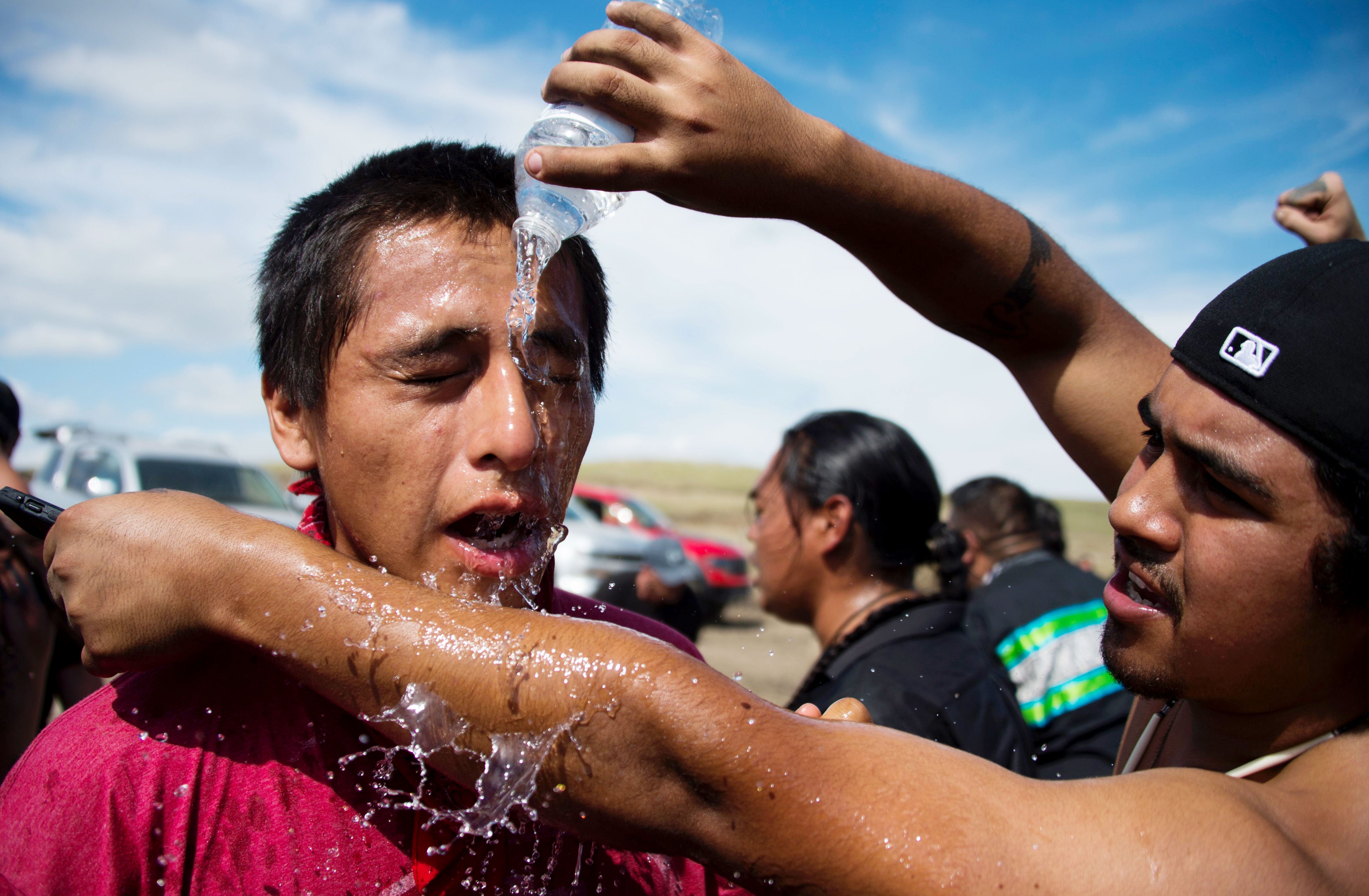 In Solidarity: 28 Powerful Photos From The Dakota Pipeline Protests

