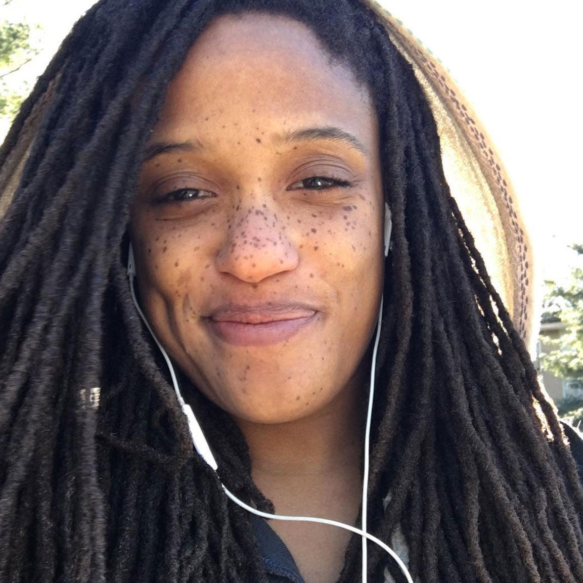 26 Beautiful Black Women Flaunting Their Freckles
