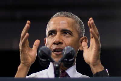 When they go low, we go high”: Obama stops crowd from booing Trump demonstrator