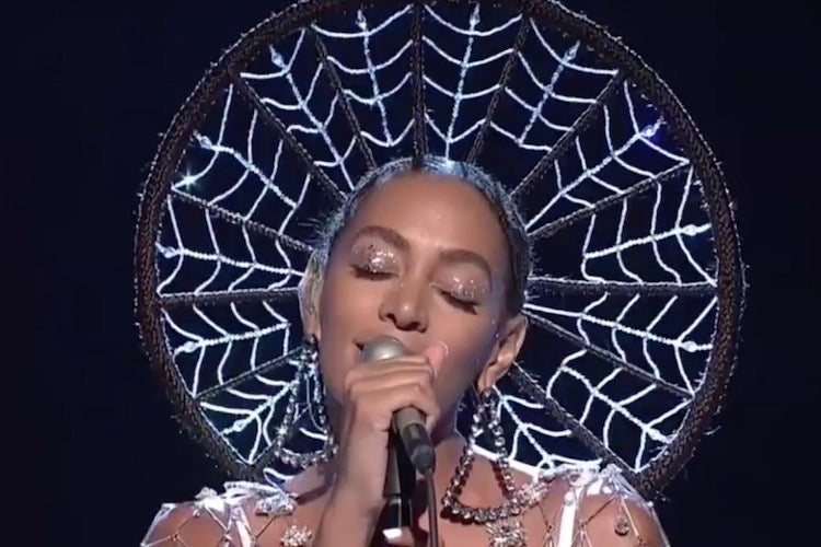 Solange Slays Performances Of 'Cranes In The Sky' and 'Don't Touch My Hair' on 'SNL'
