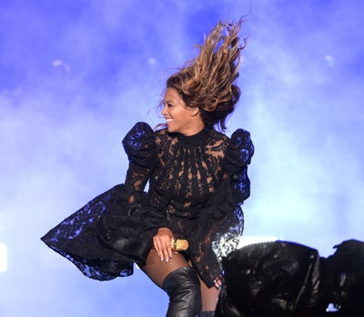 25 Times Beyoncé’s Hair Defied Gravity On Stage