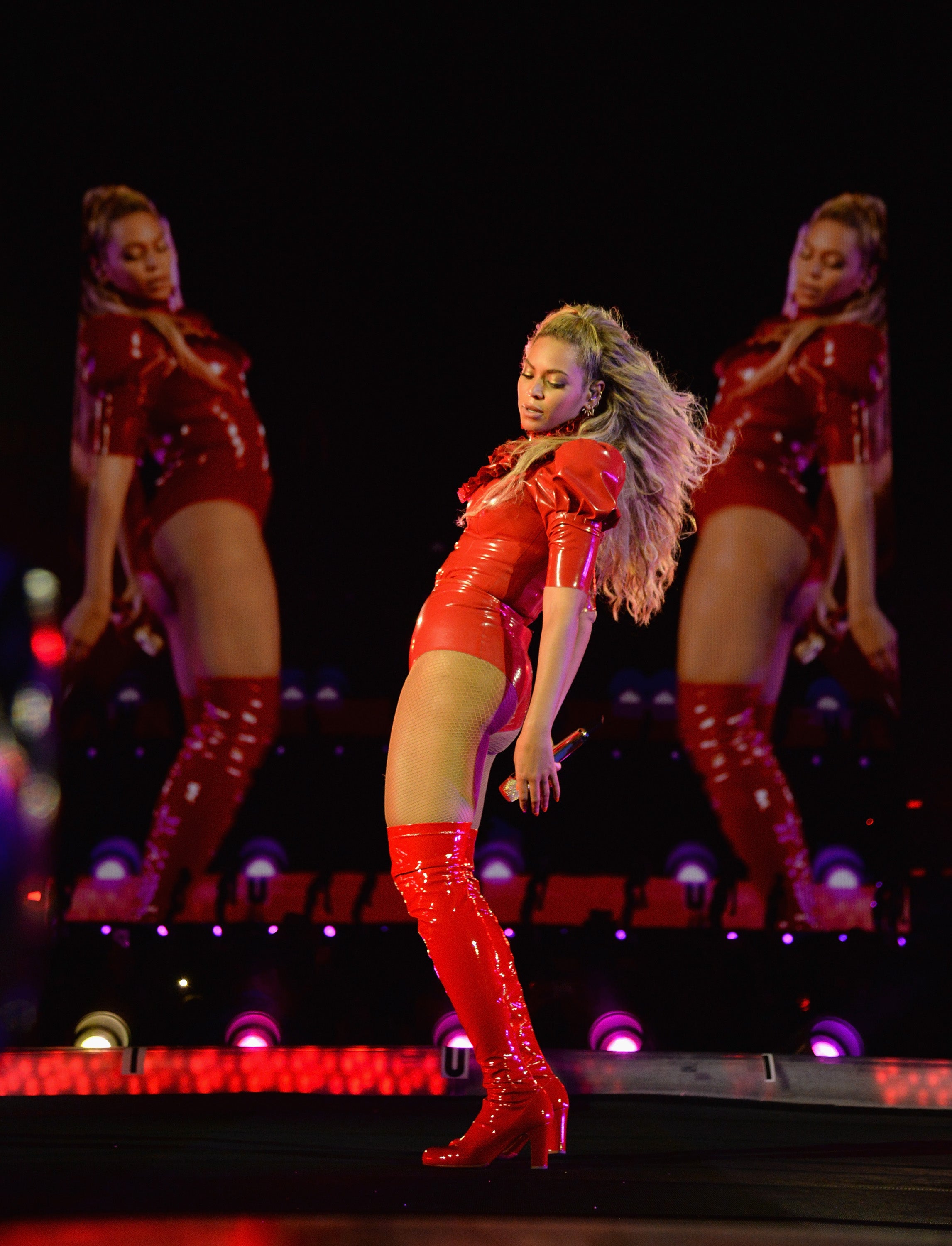 25 Times Beyoncé's Hair Defied Gravity On Stage
