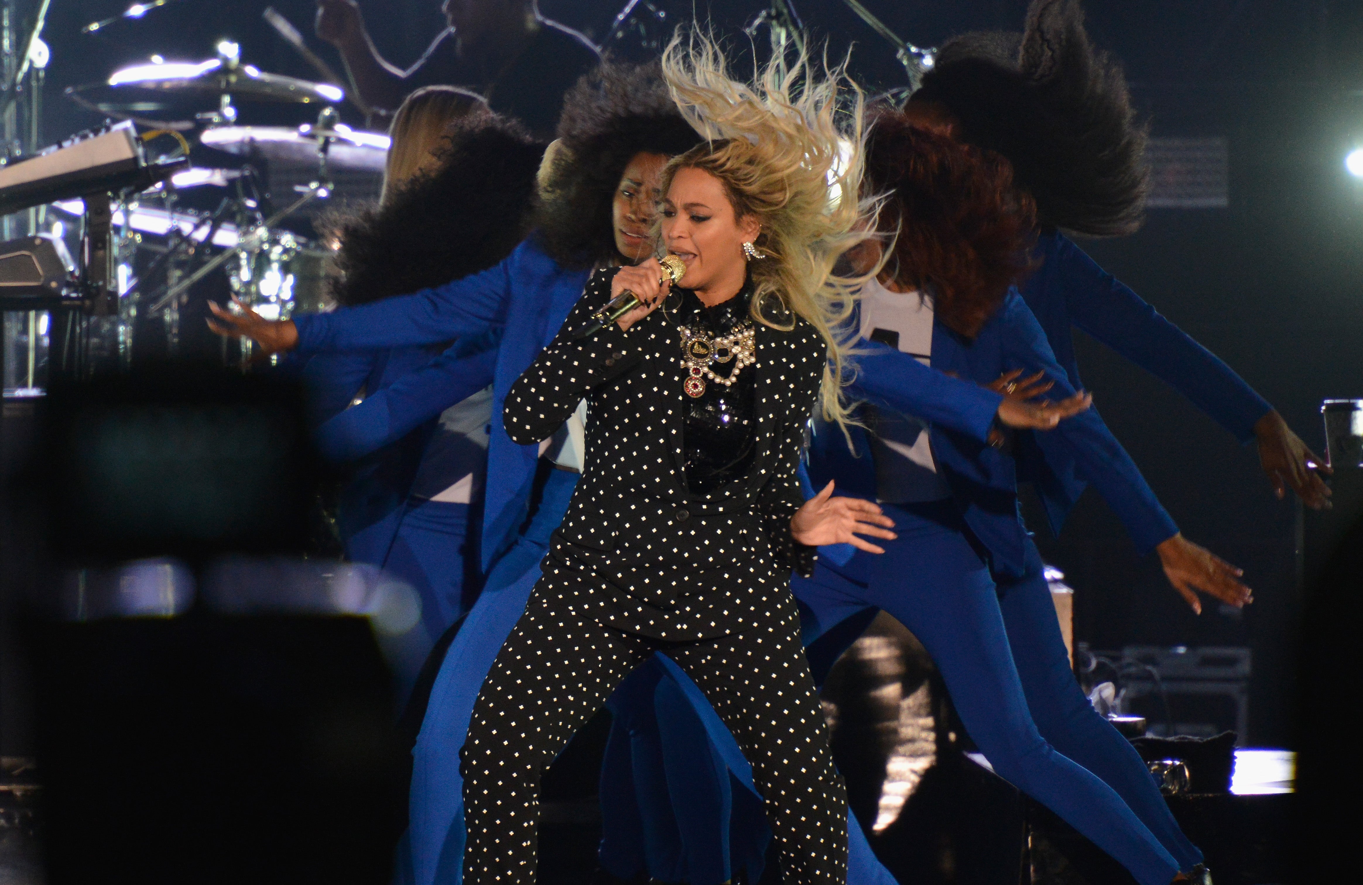 25 Times Beyoncé's Hair Defied Gravity On Stage
