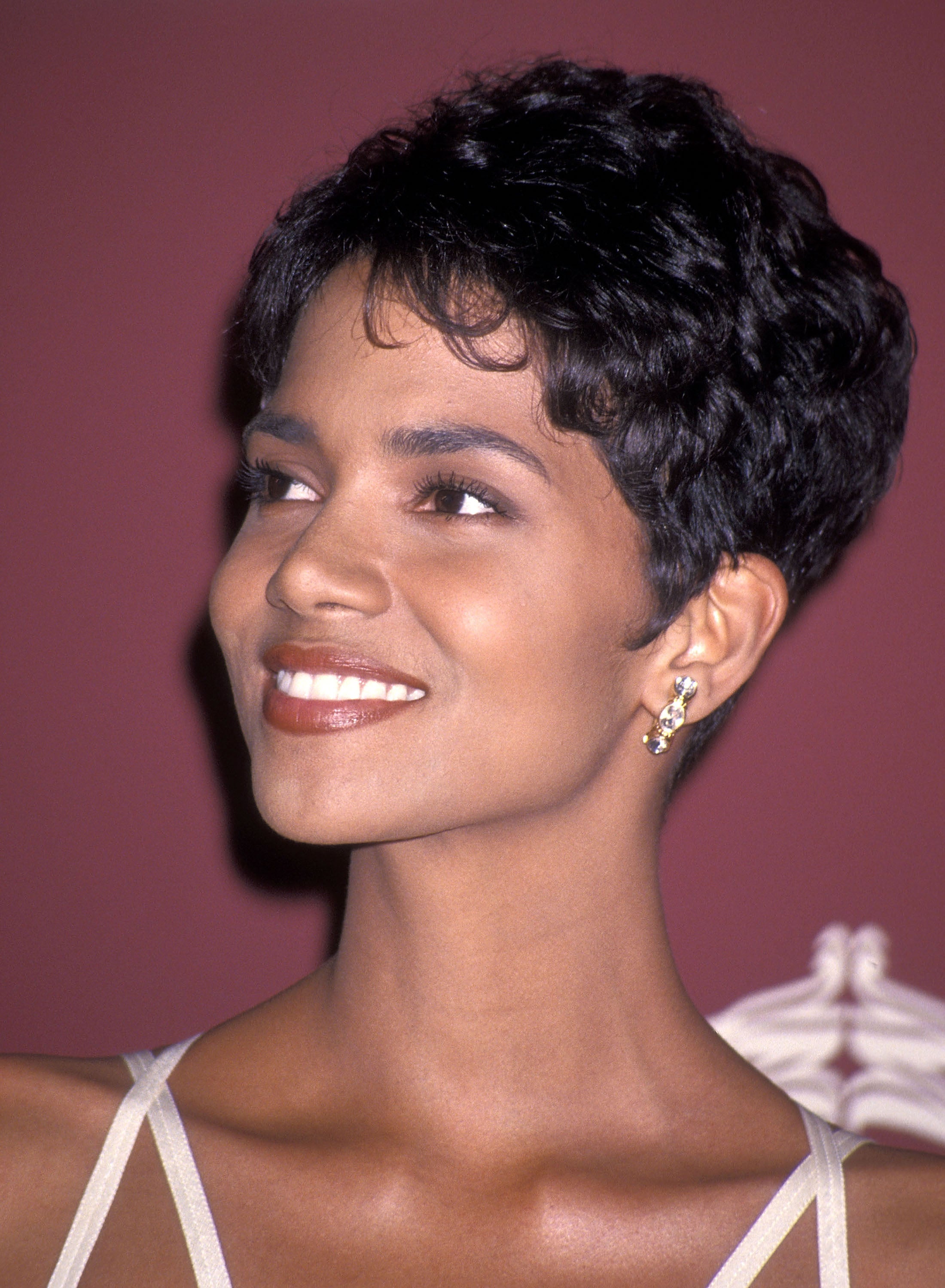 20 Best Halle Berry Short Haircuts Short Pixie Haircu - vrogue.co