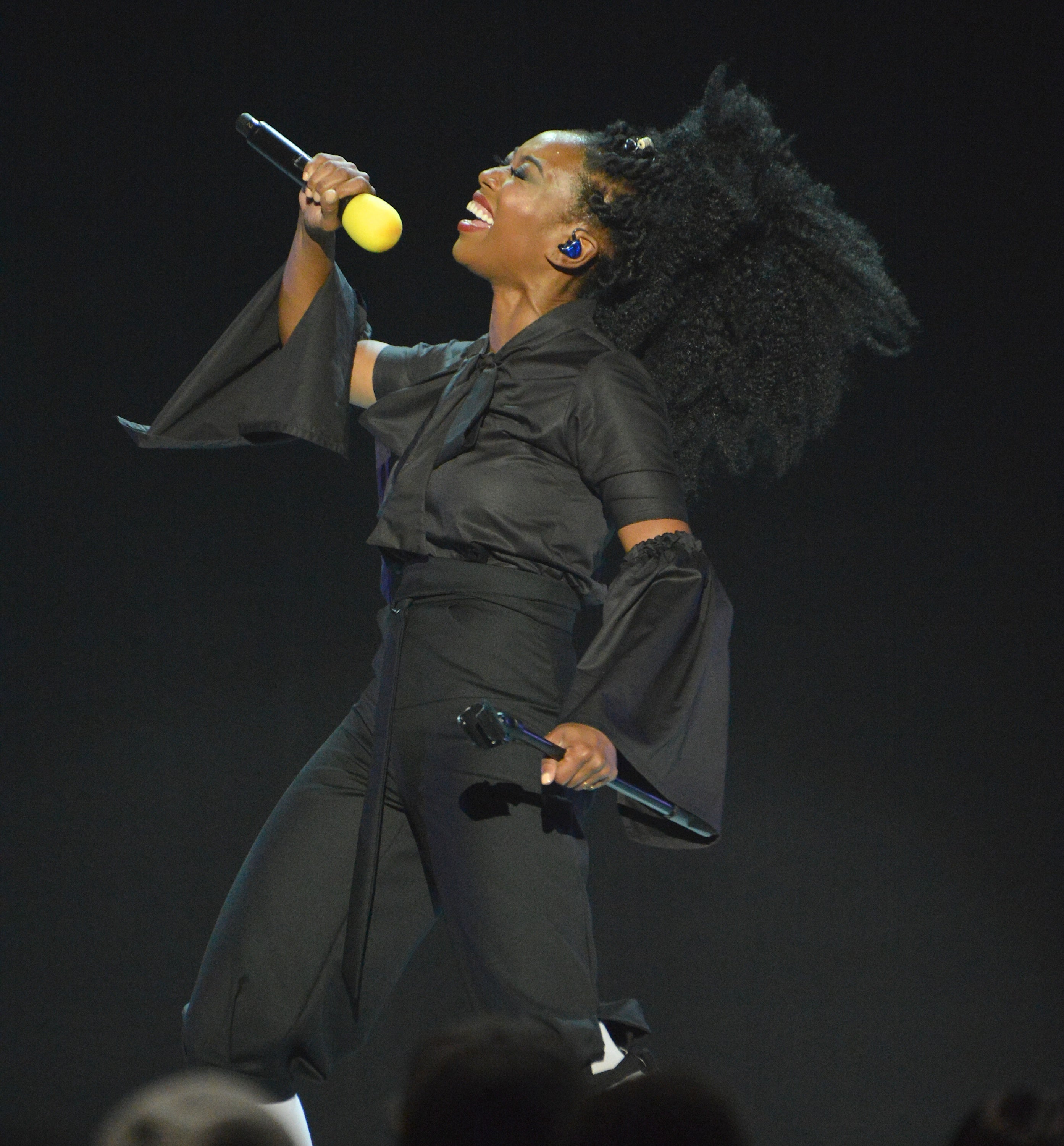 Watch Brandy Absolutely Slay During Her Lady Of Soul Performance at the Soul Train Awards
