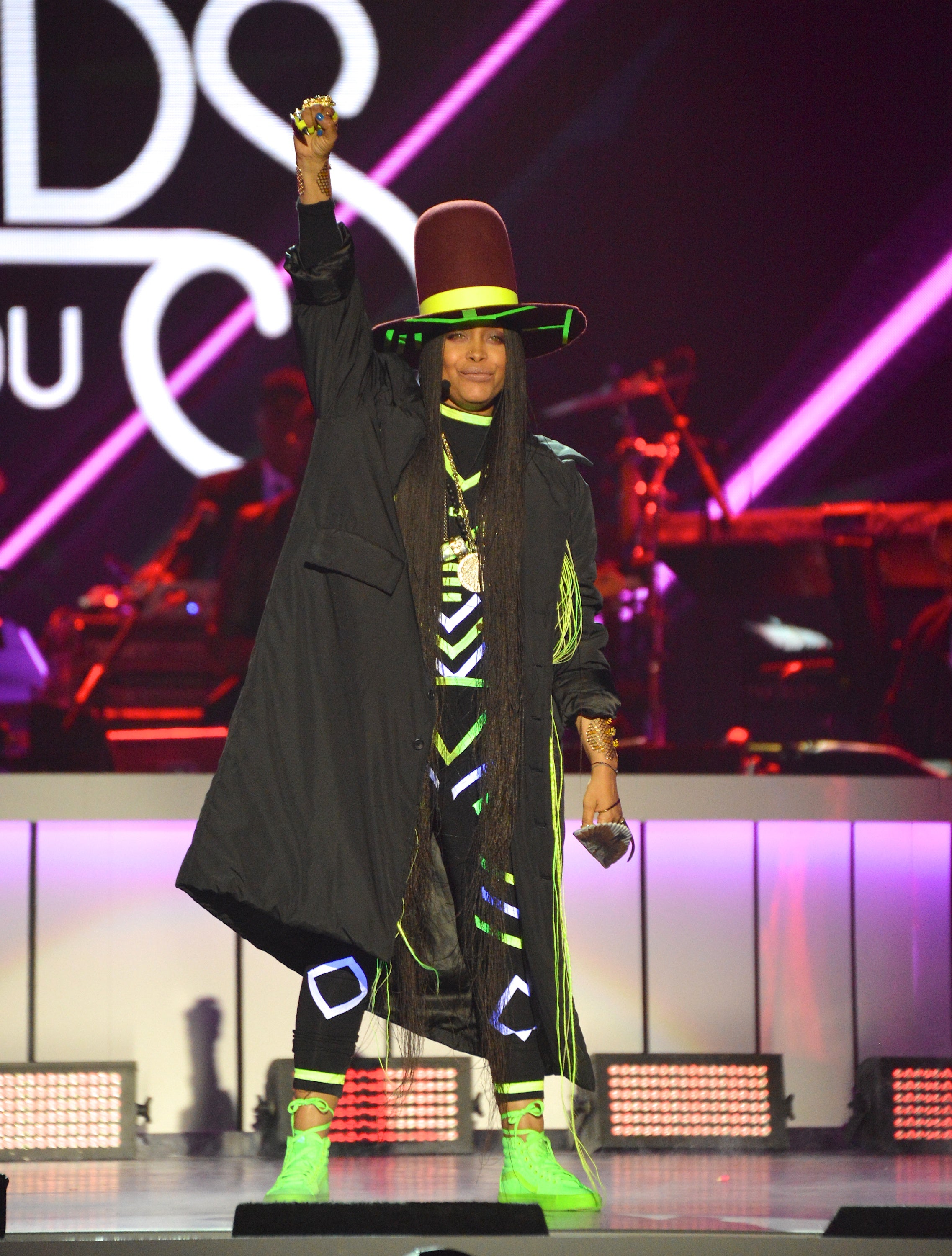 Every Single Outfit Erykah Badu Rocked At The 2016 Soul Train Music Awards
