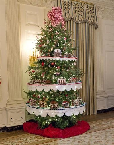 Michelle Obama Decks the White House Halls One Last Time