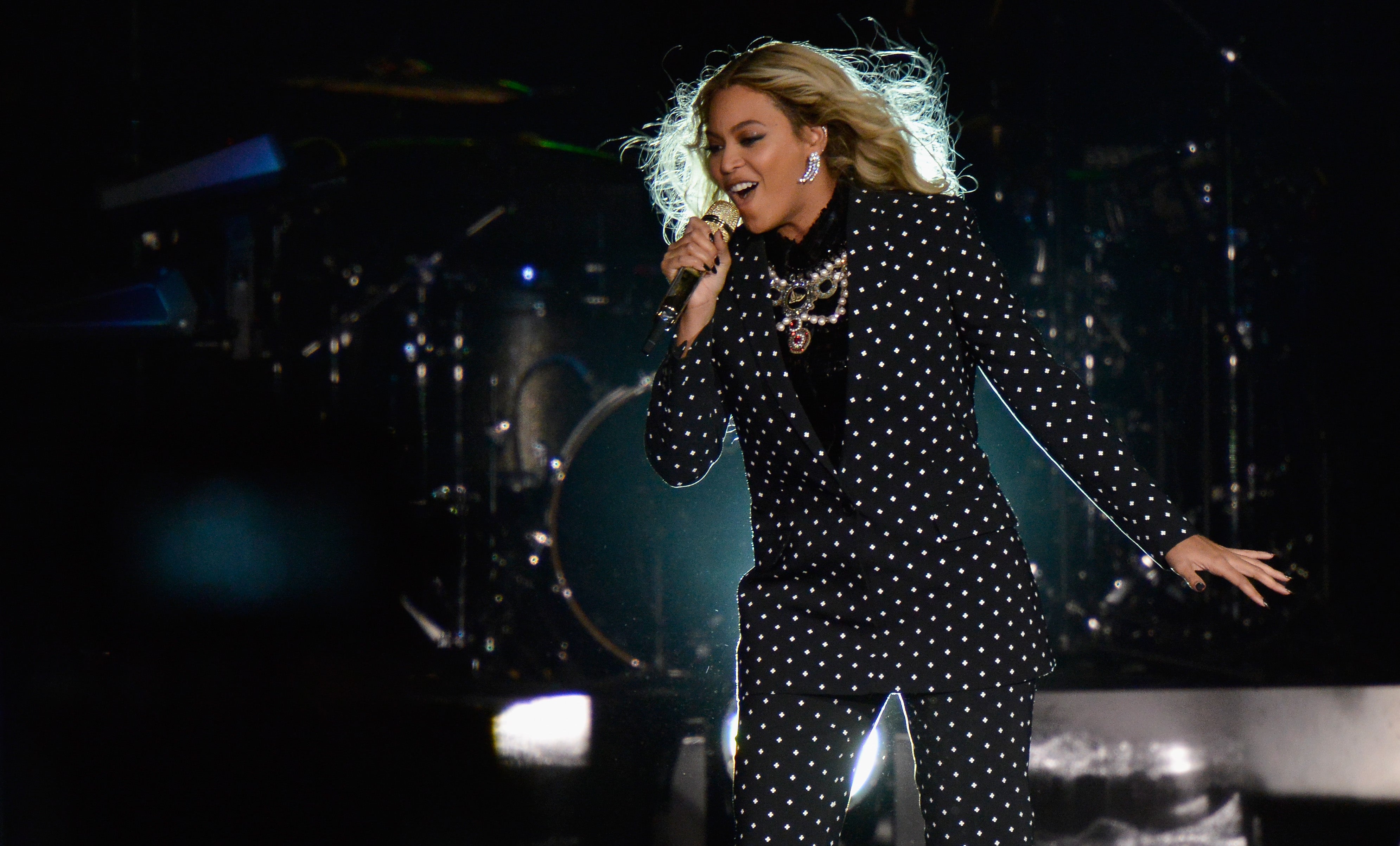 Beyoncé and Her Dancers Rock Pantsuits At Get Out the Vote Concert for Hillary Clinton
