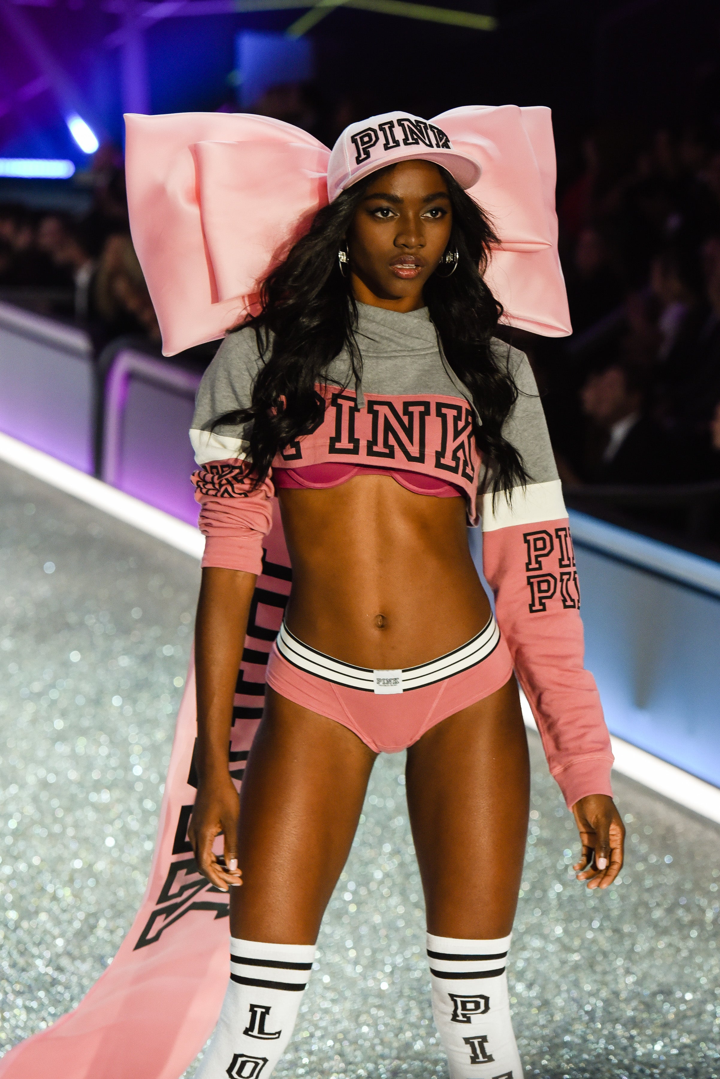 All The Best Pics From the 2016 Victoria's Secret Fashion Show
