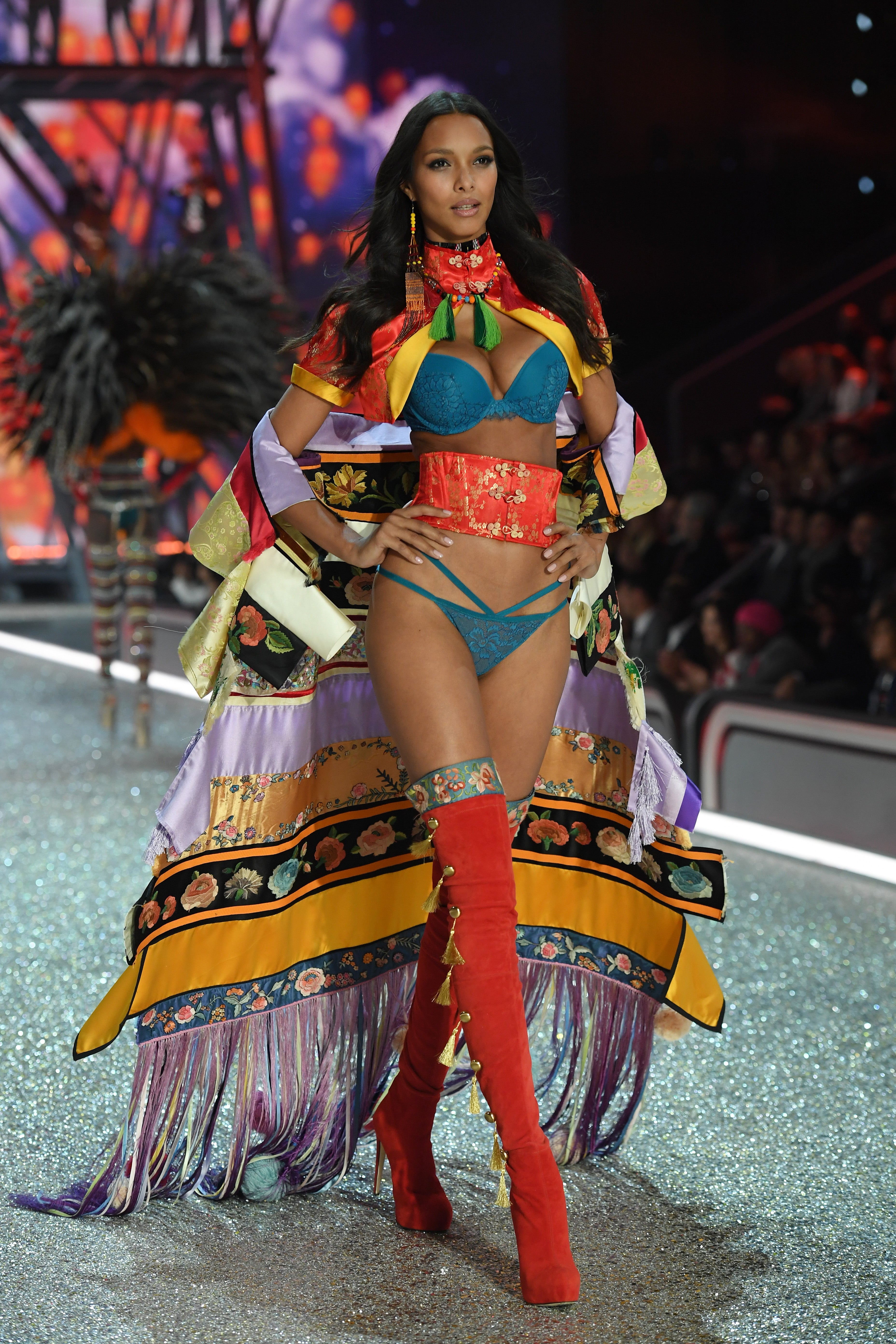 All The Best Pics From the 2016 Victoria's Secret Fashion Show

