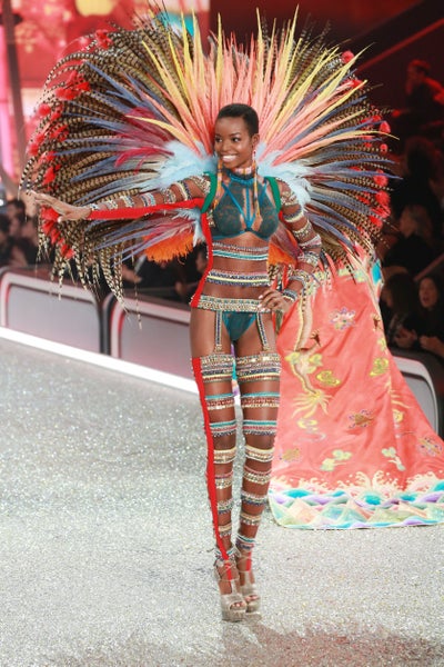 All The Best Pics From the 2016 Victoria’s Secret Fashion Show