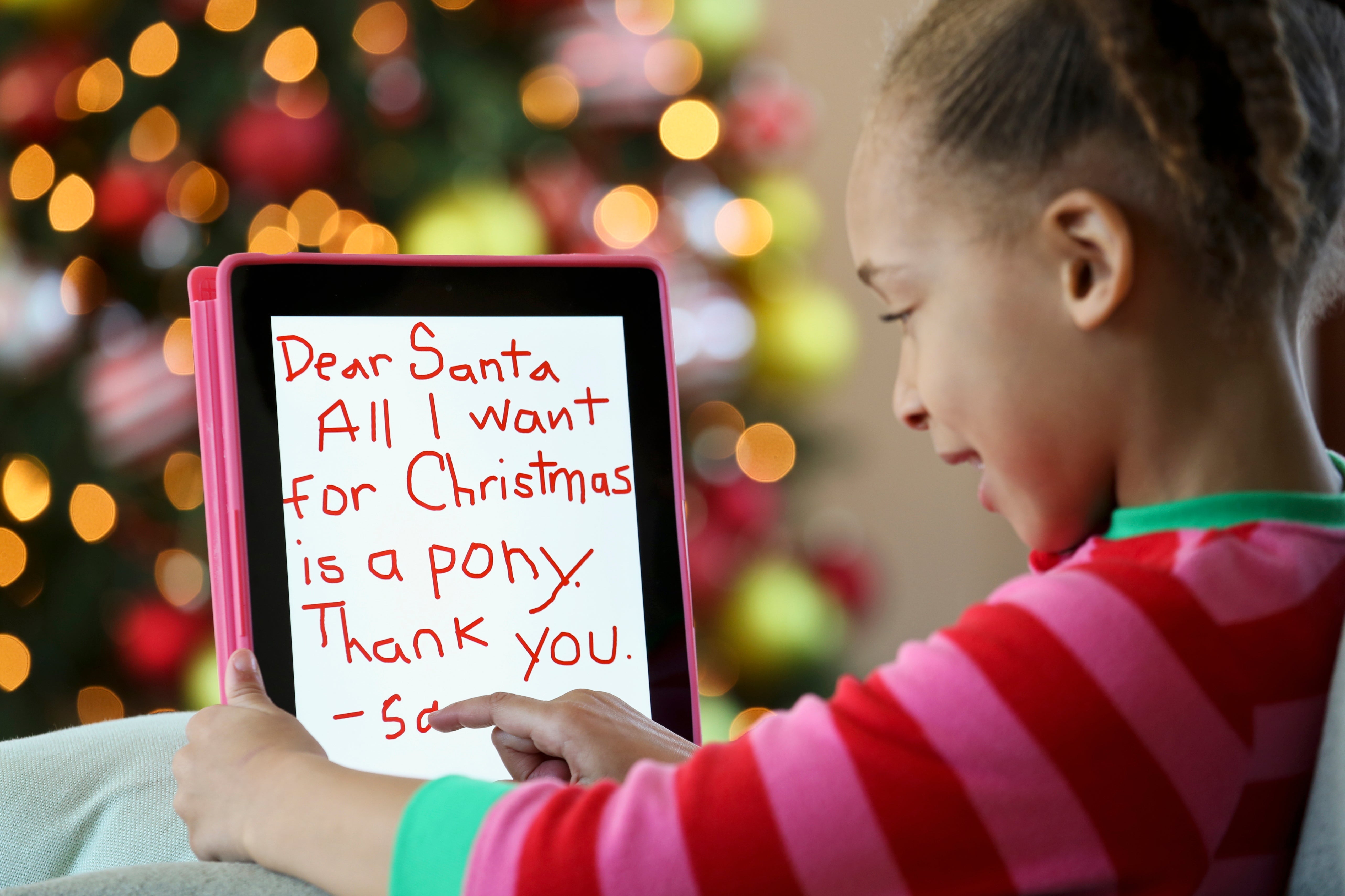 Moms Reveal Why They’re For, Or Against, Telling Their Kids About Santa Claus
