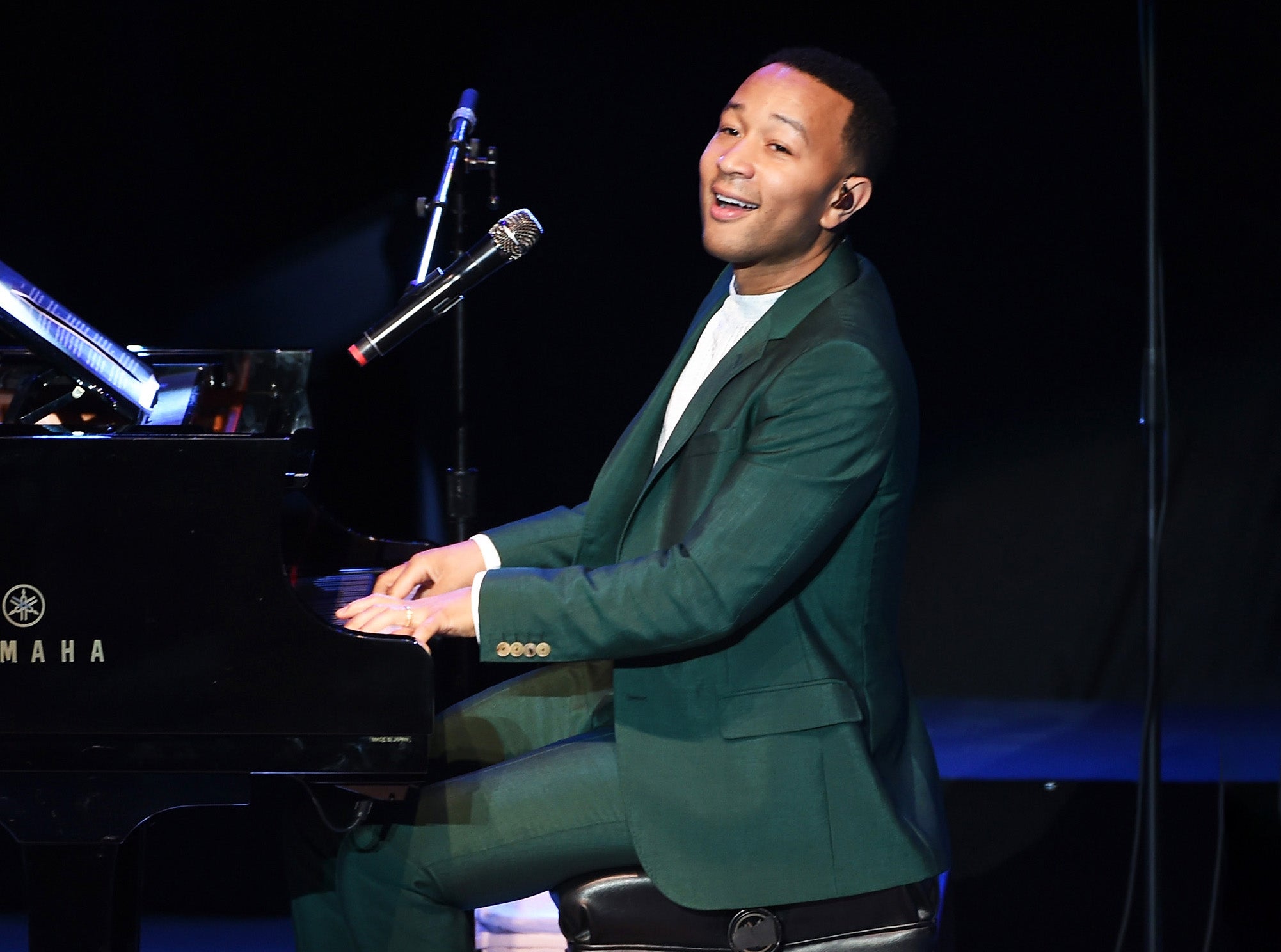 Watch John Legend Surprise Fans With An Impromptu Concert At A Train Station
