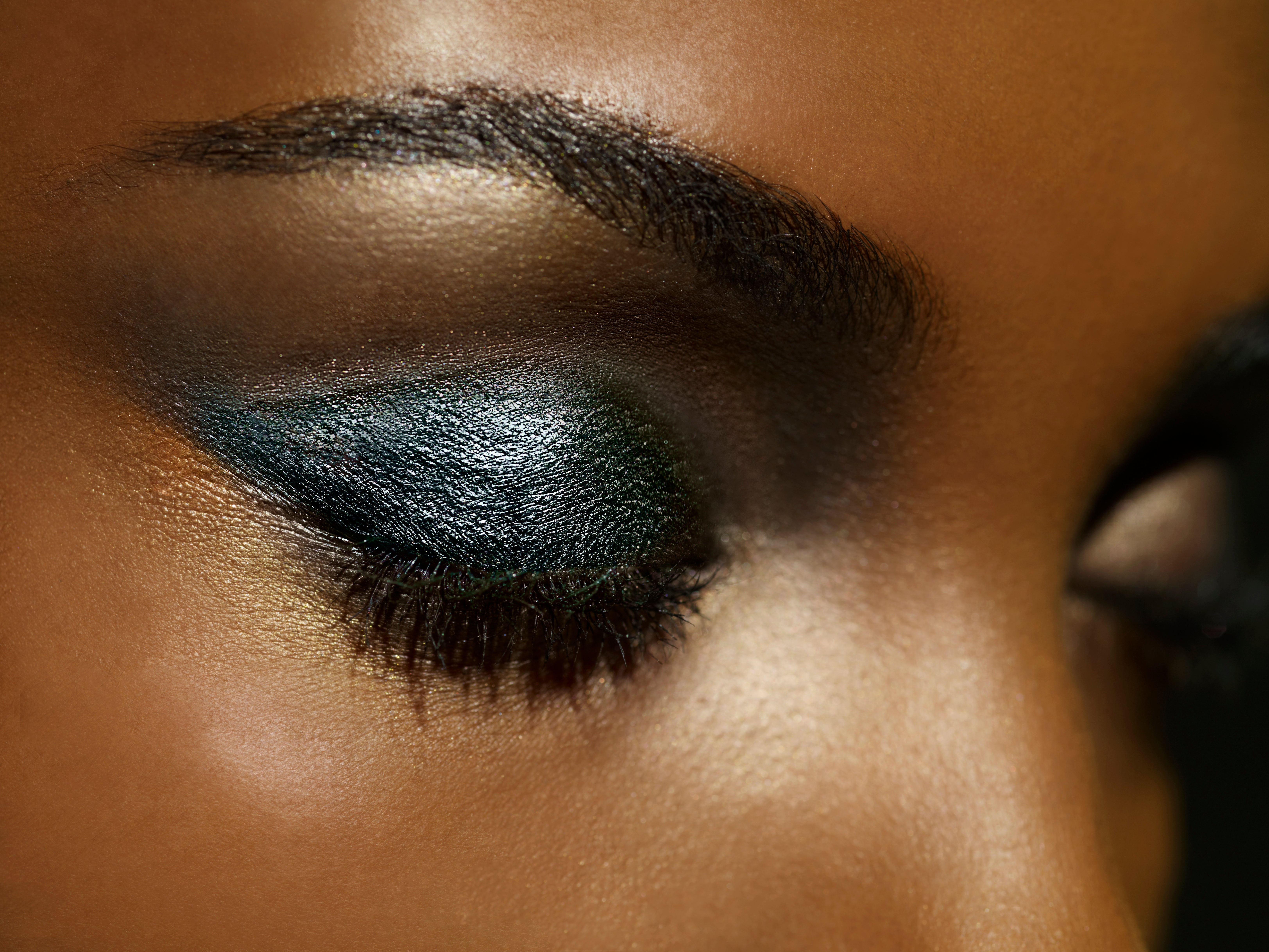 26 Ways To Make Glitter Your New Smokey Eye