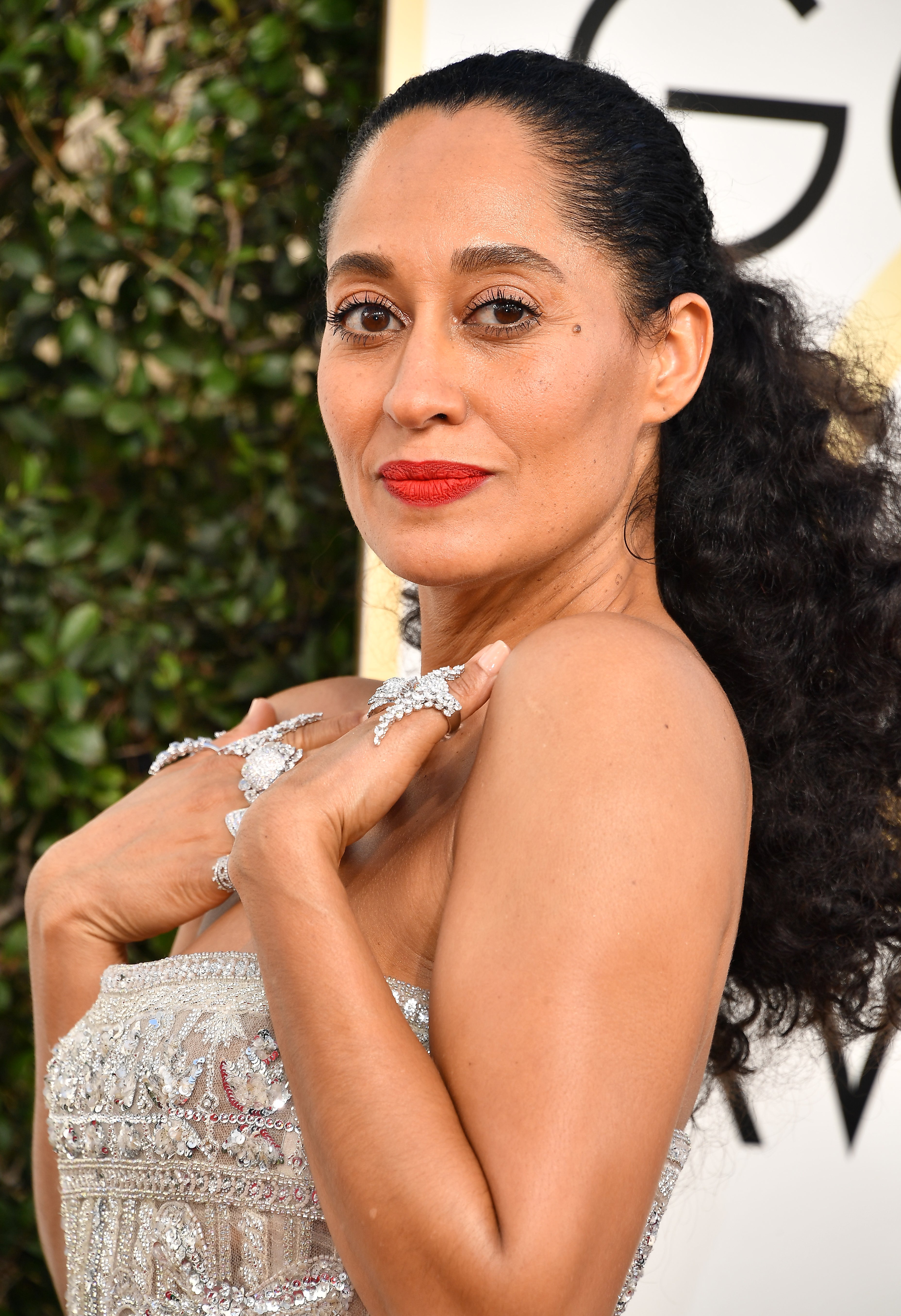 Tracee Ellis Ross Kicks Off The Golden Globes Red Carpet In A Flawless Ponytail
