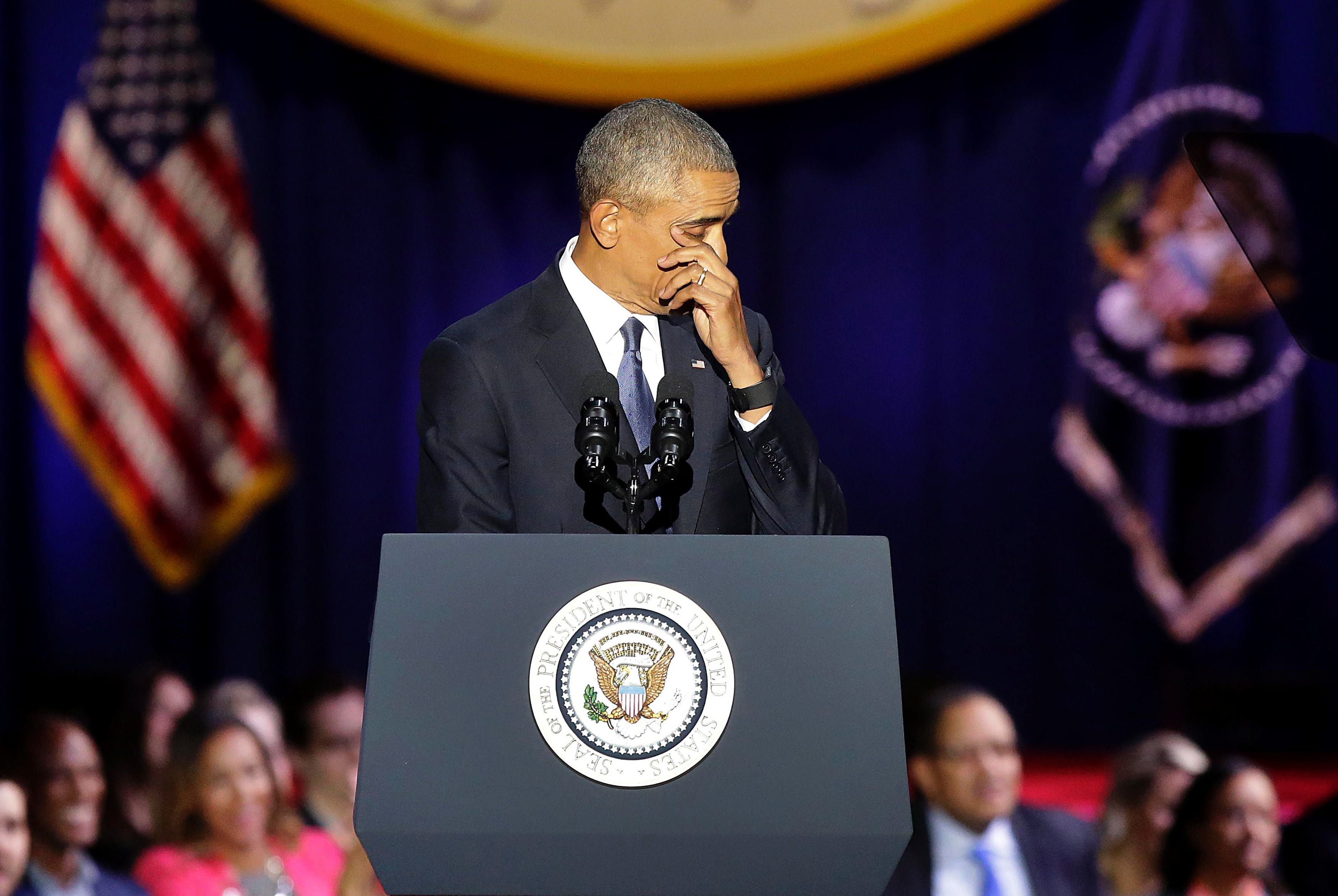 The 25 Most Touching Photos From President Obama's Farewell Speech
