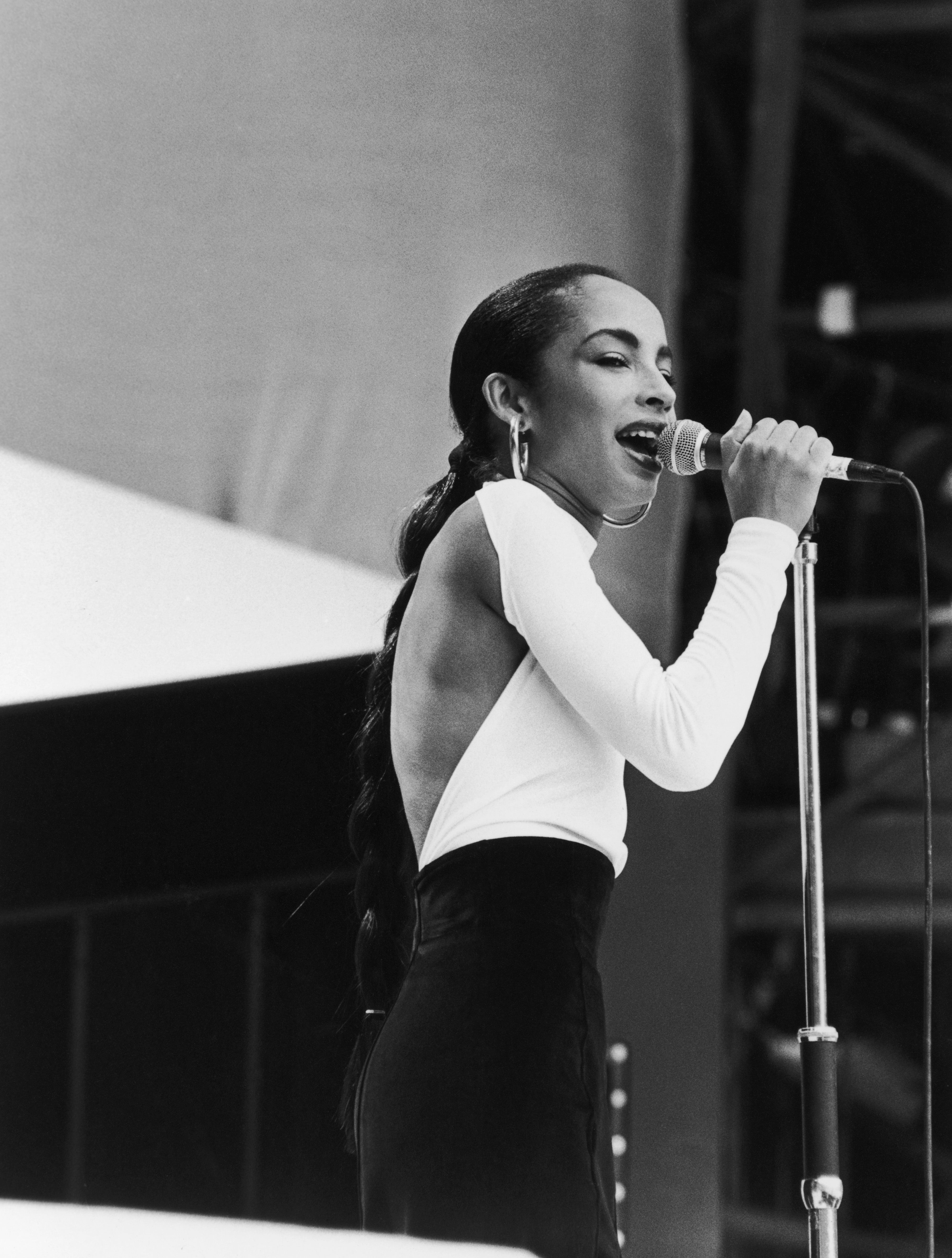 A Look at Sade's Effortlessly Cool Style
