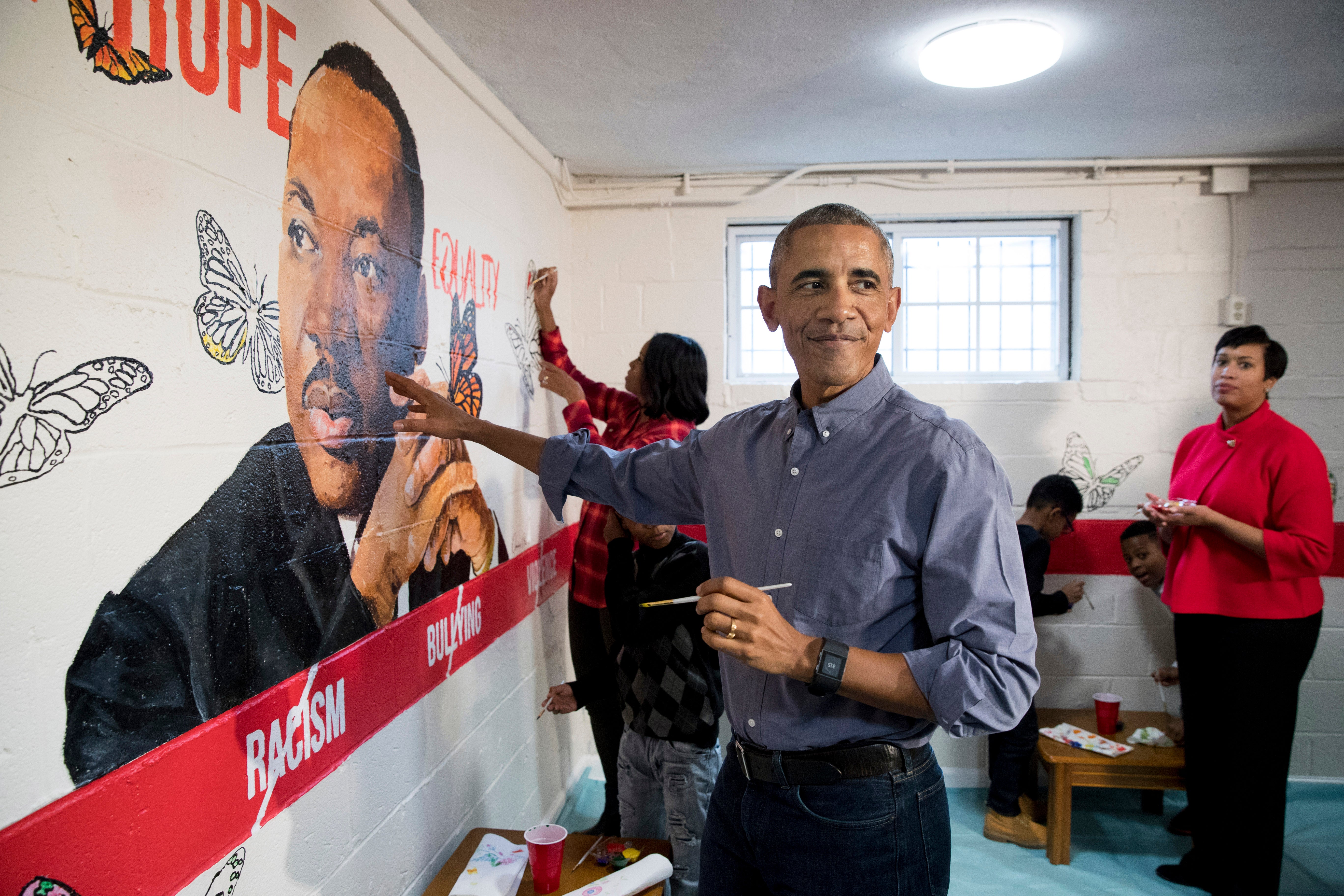 Obama And Celebrities Pose For MLK Day Photo On Instagram
