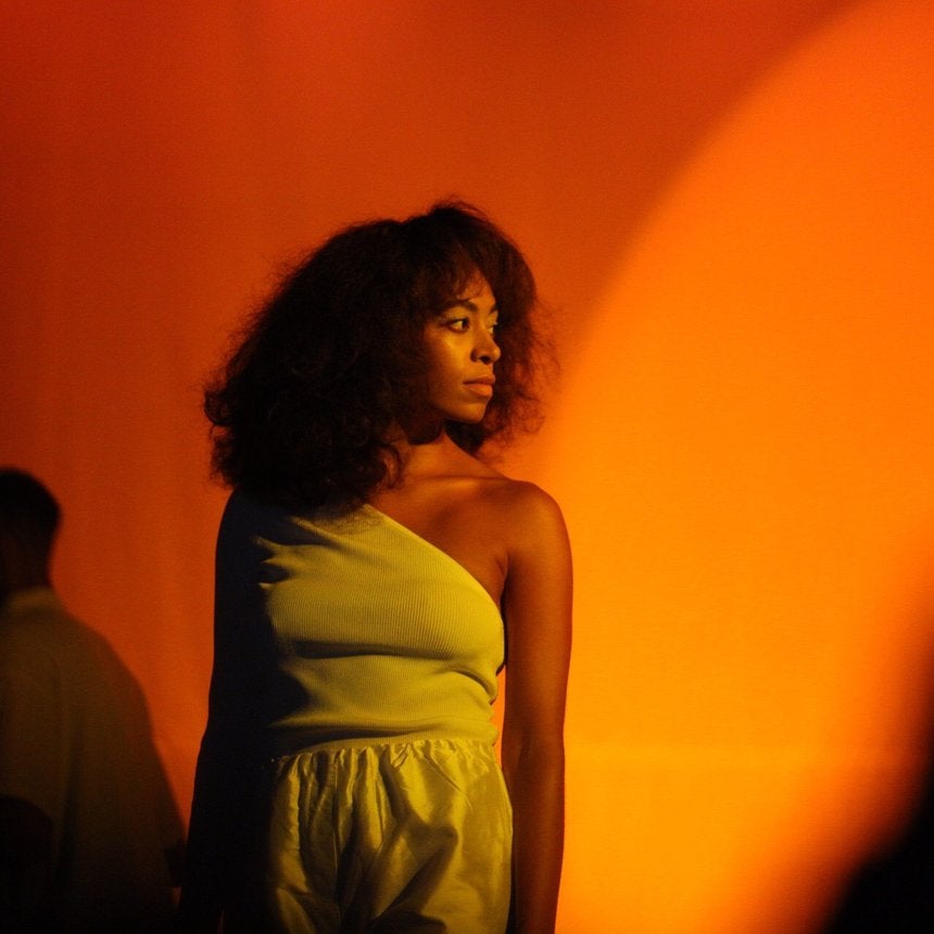 Pay It Forward: Solange Spreads Knowledge By Purchasing 250 Books For Fans 
