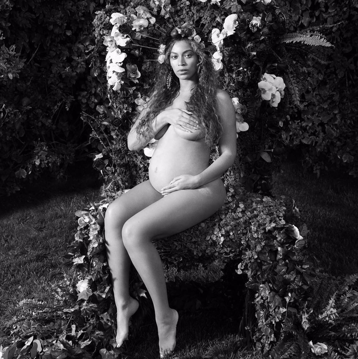 Beyoncé Shows Off Growing Baby Bump In This Epic Pregnancy ...