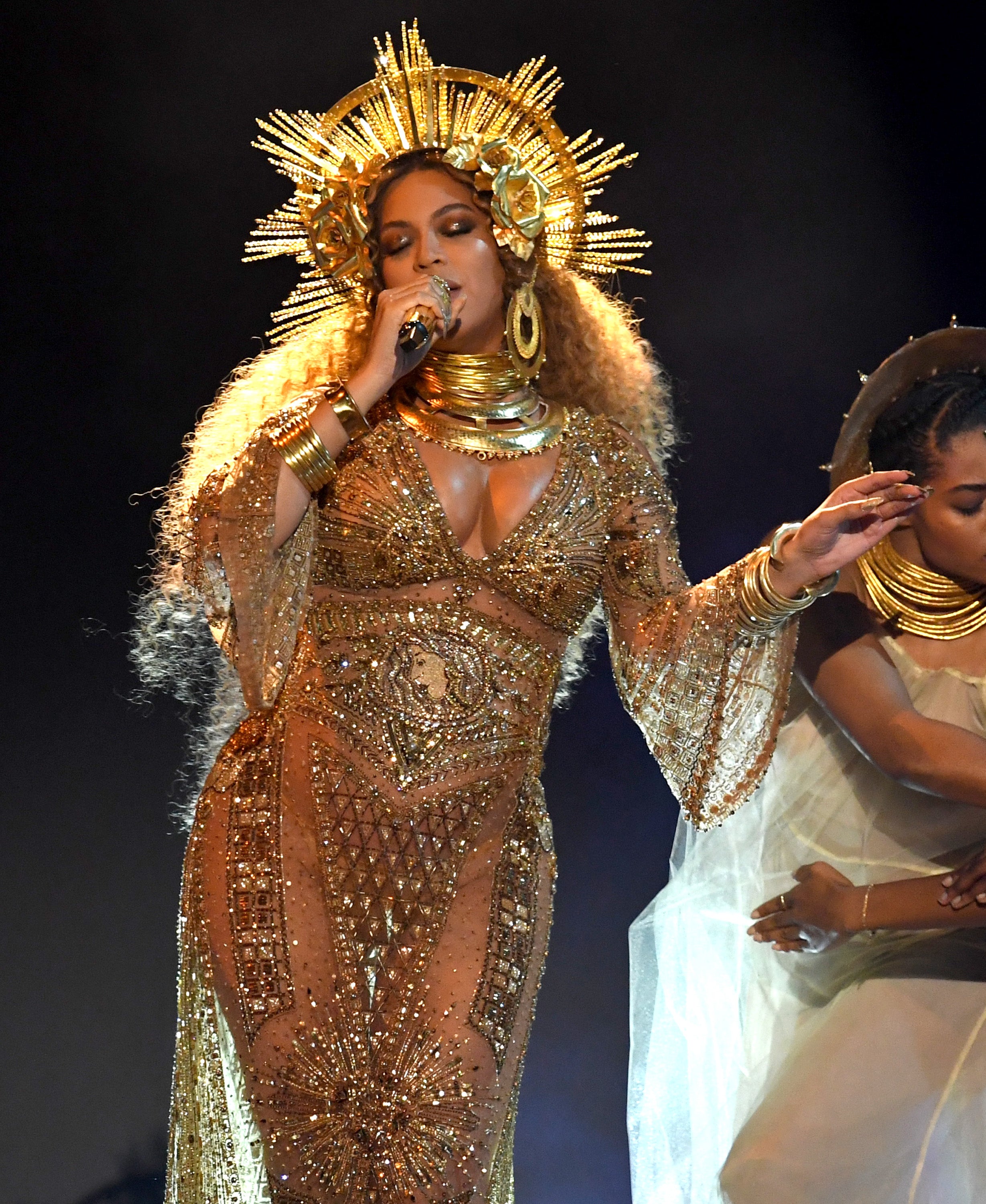 Slayoncé! Pregnant Beyoncé Slays The 2017 Grammys With A Jaw-Dropping Performance