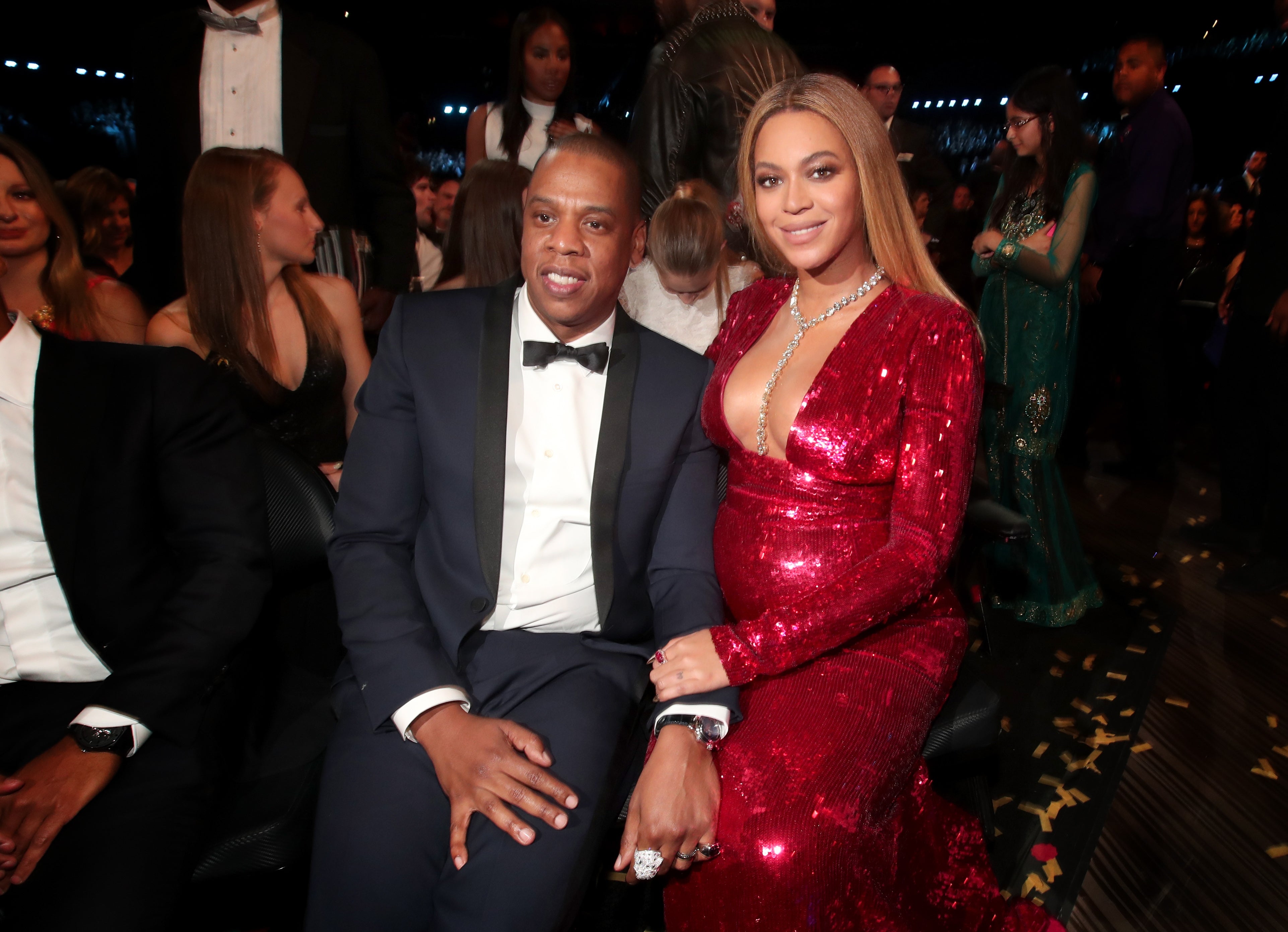 8 Photos Of Beyoncé and Jay-Z Looking Crazy In Love At The Grammys ...