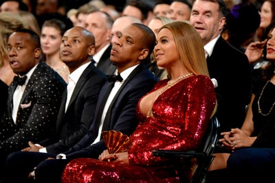 8 Photos Of Beyoncé and Jay-Z Looking Crazy In Love At The Grammys