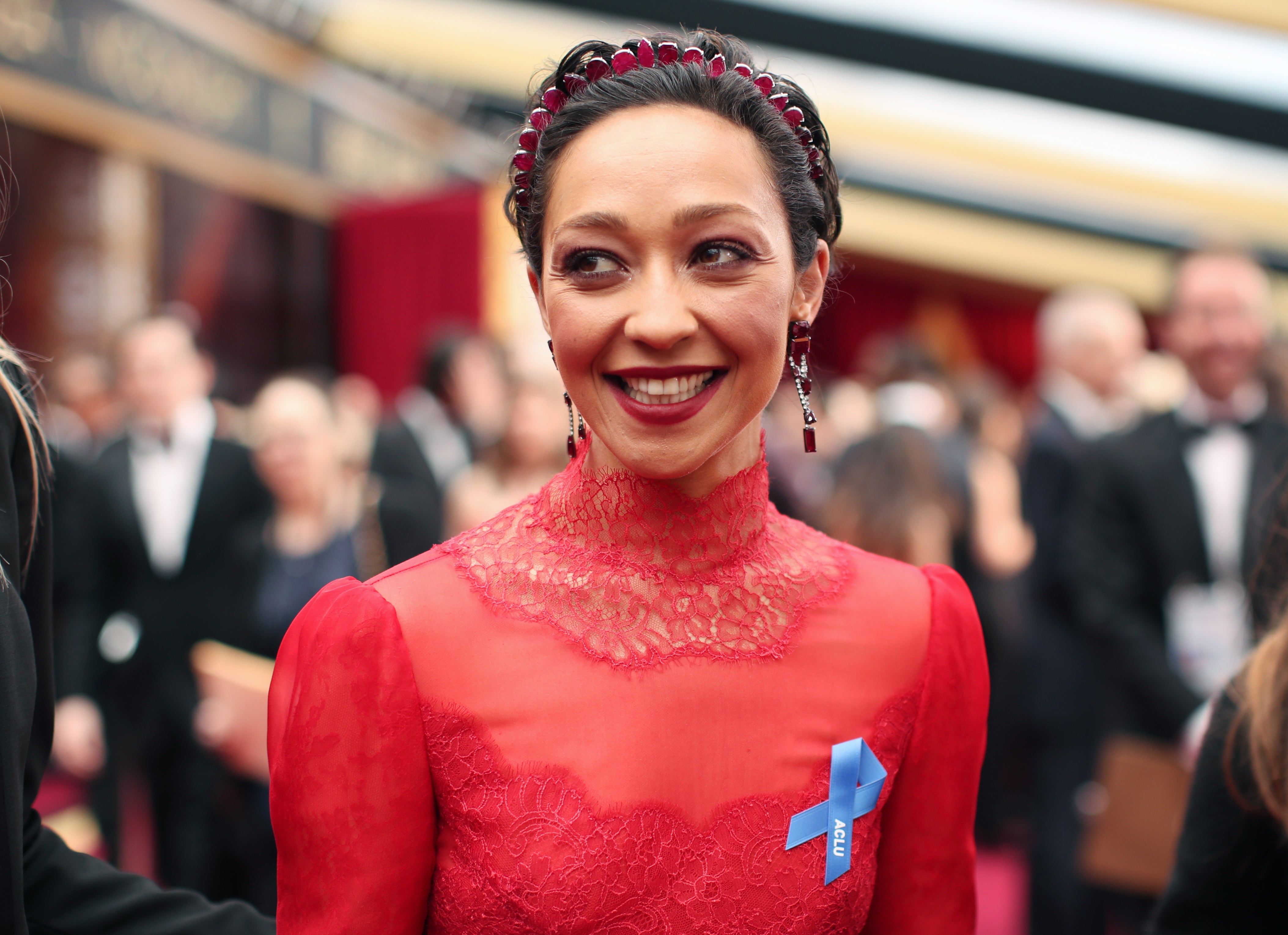 Ruth Negga Slays In Red Hot Makeup On The 2017 Oscars Red Carpet