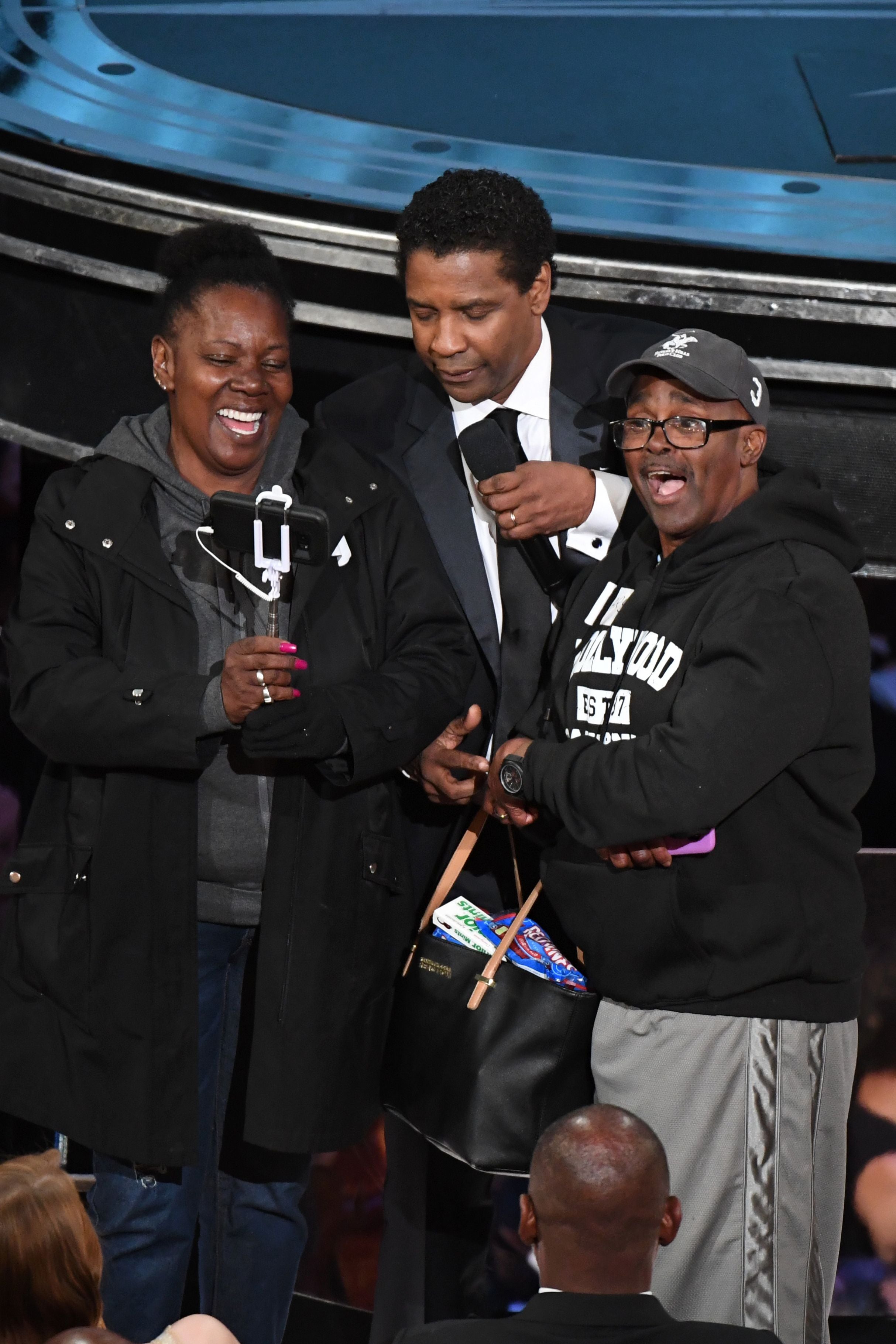 Denzel Washington ‘Marries’ Stunned Tourists At the Oscars