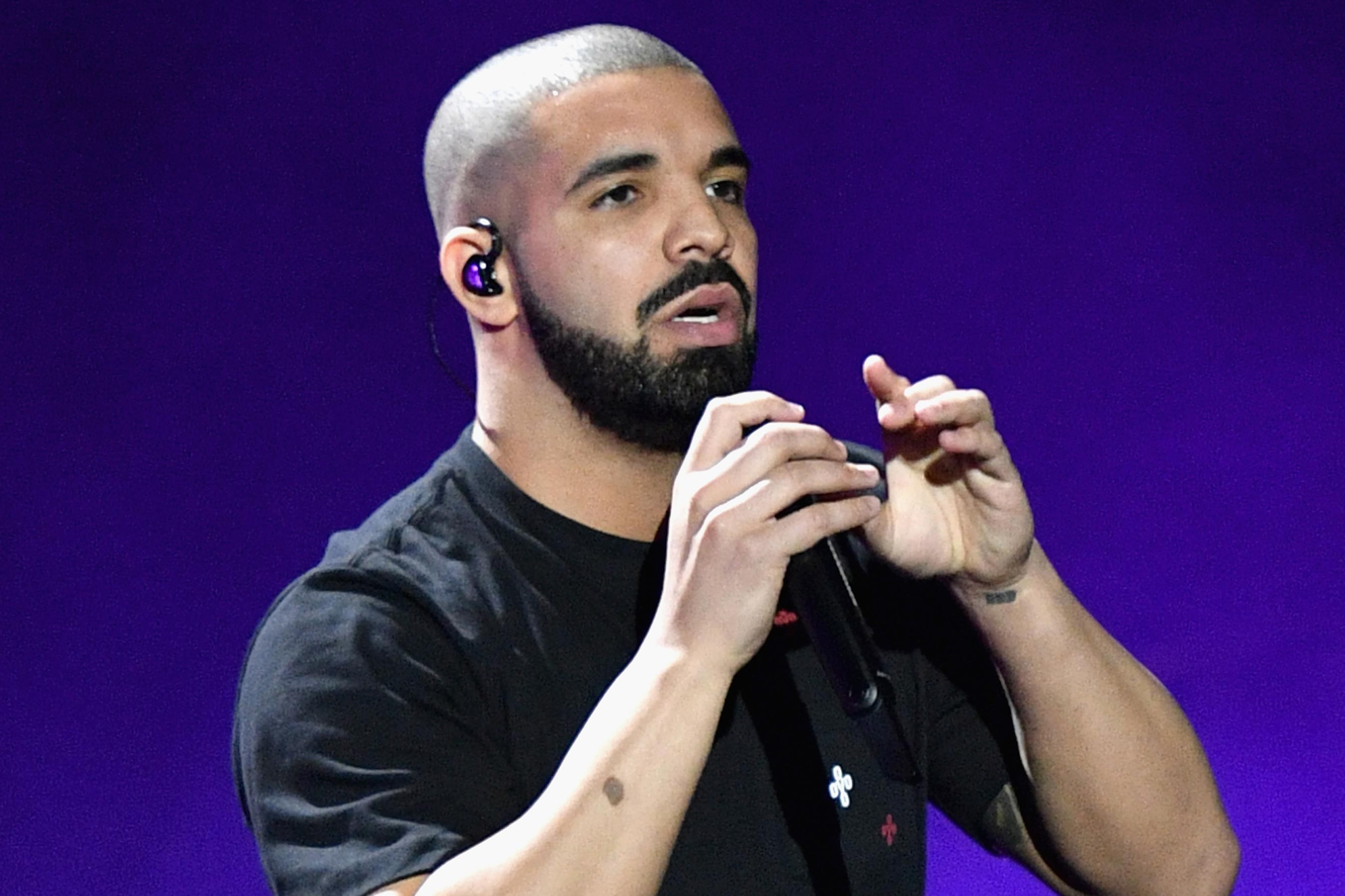Drake Wins Best Rap Song Grammy for 'Hotline Bling'
