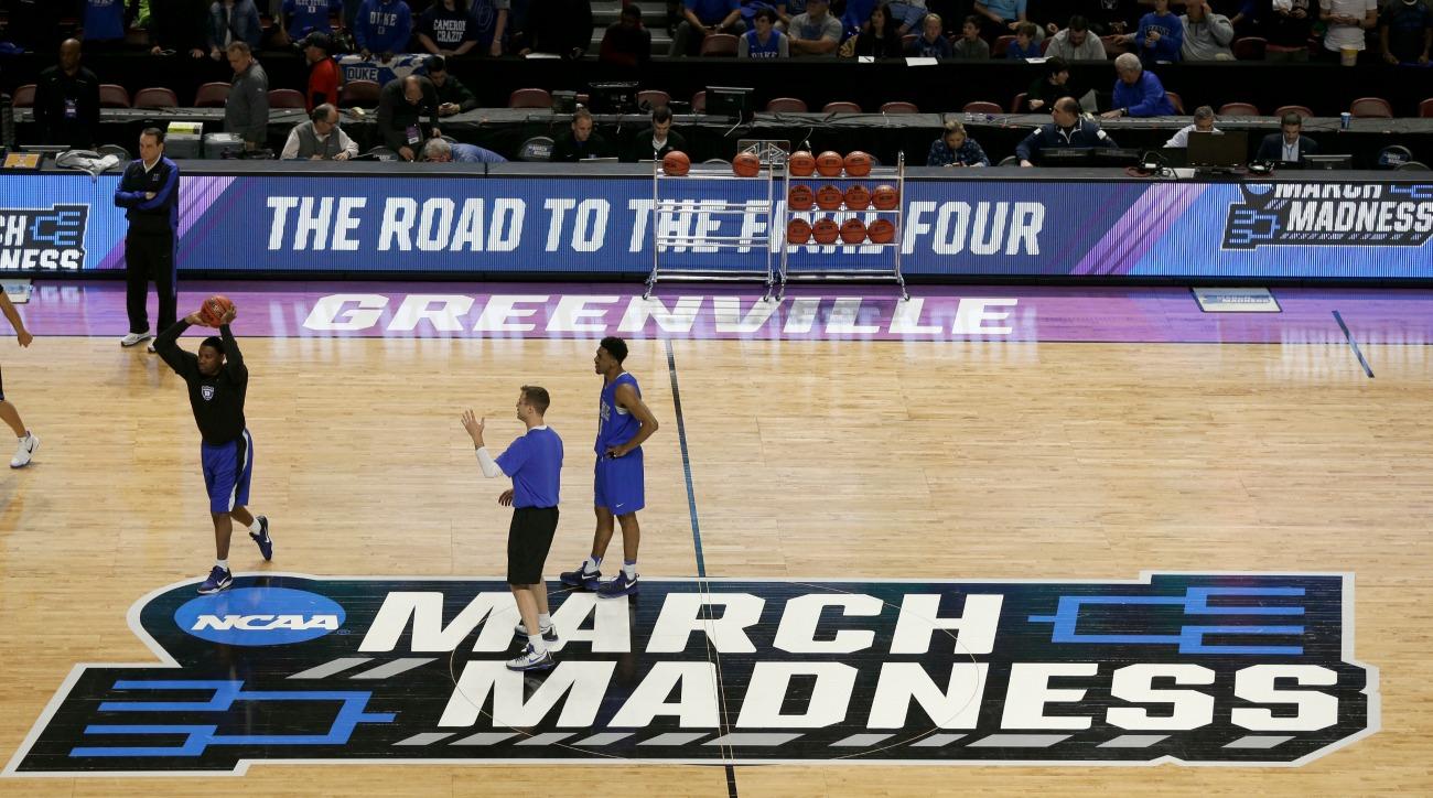 Protesters Fly Confederate Flag Next To NCAA Tournament Arena In South Carolina
